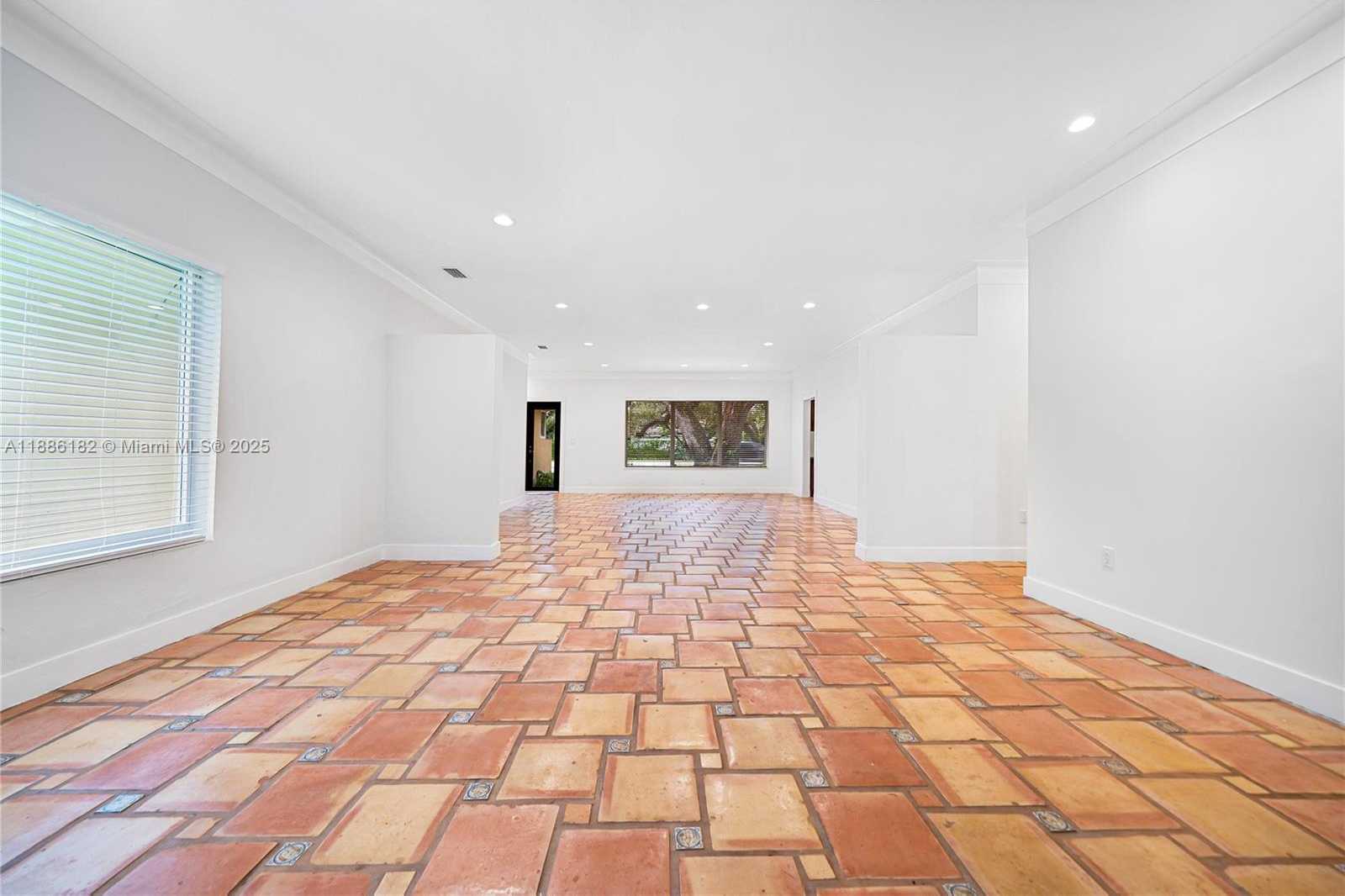 Small Image of 1039 HARDEE RD #1039, Coral Gables Number 13