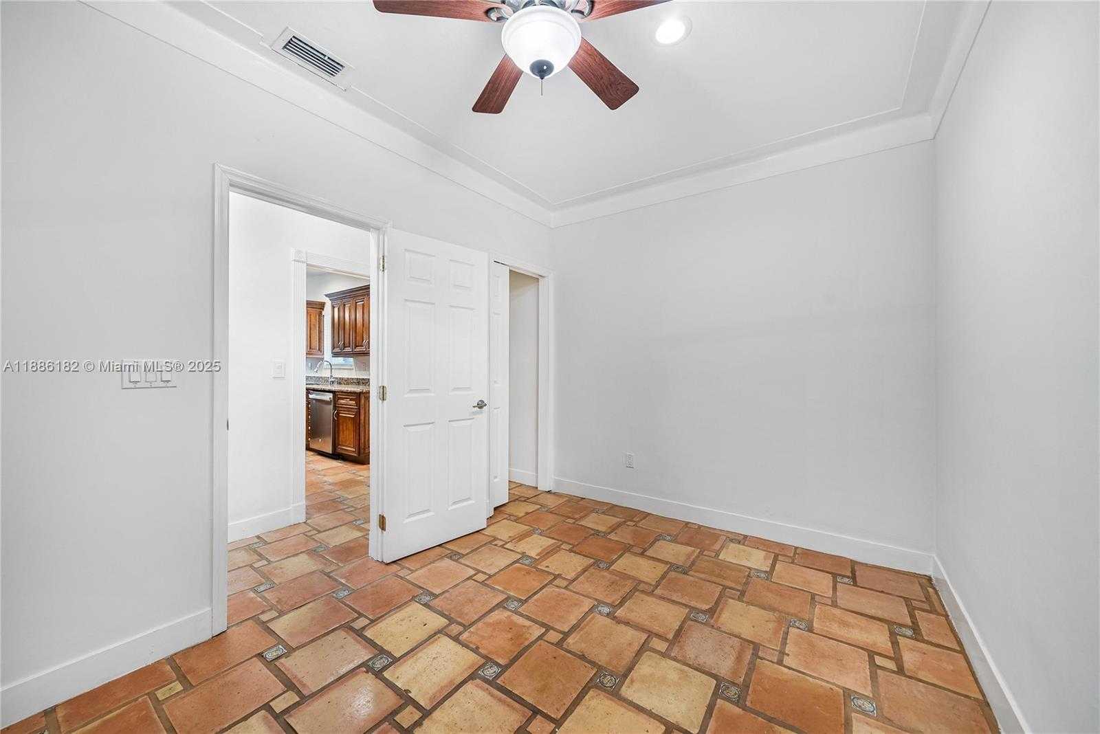Small Image of 1039 HARDEE RD #1039, Coral Gables Number 15