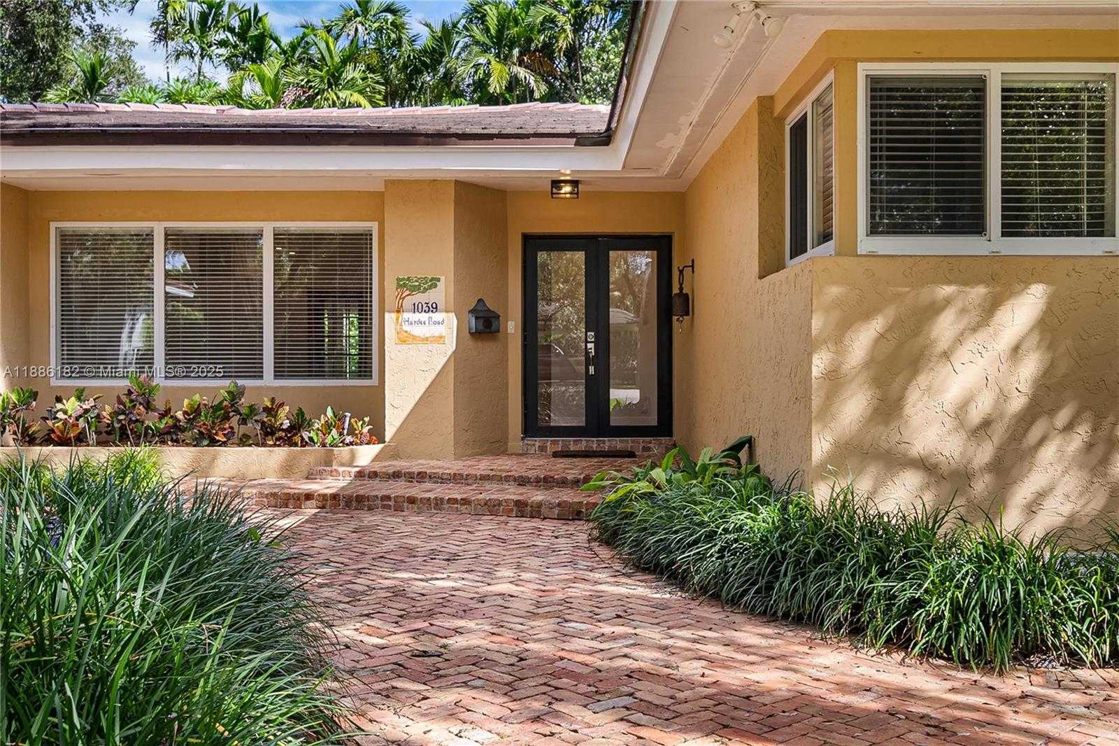Small Image of 1039 HARDEE RD #1039, Coral Gables Number 3