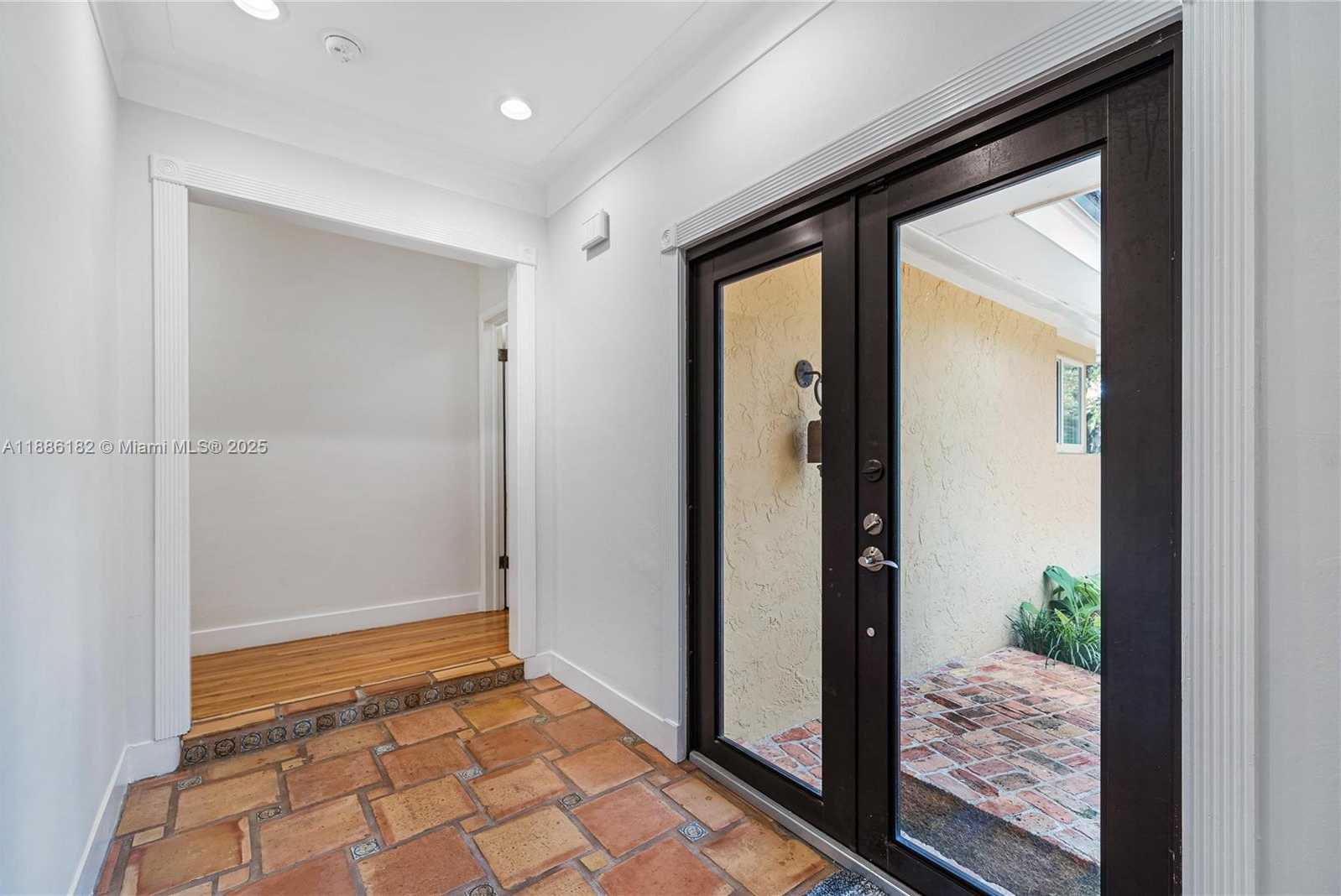 Small Image of 1039 HARDEE RD #1039, Coral Gables Number 4