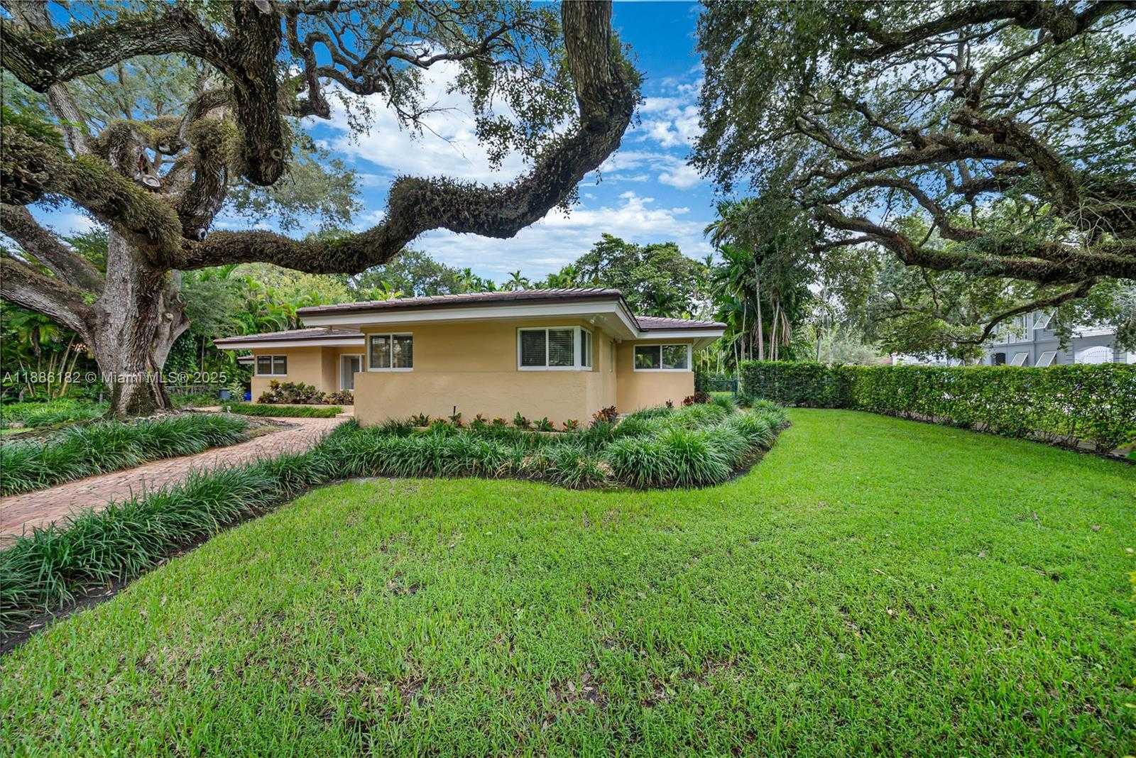 Small Image of 1039 HARDEE RD #1039, Coral Gables Number 44
