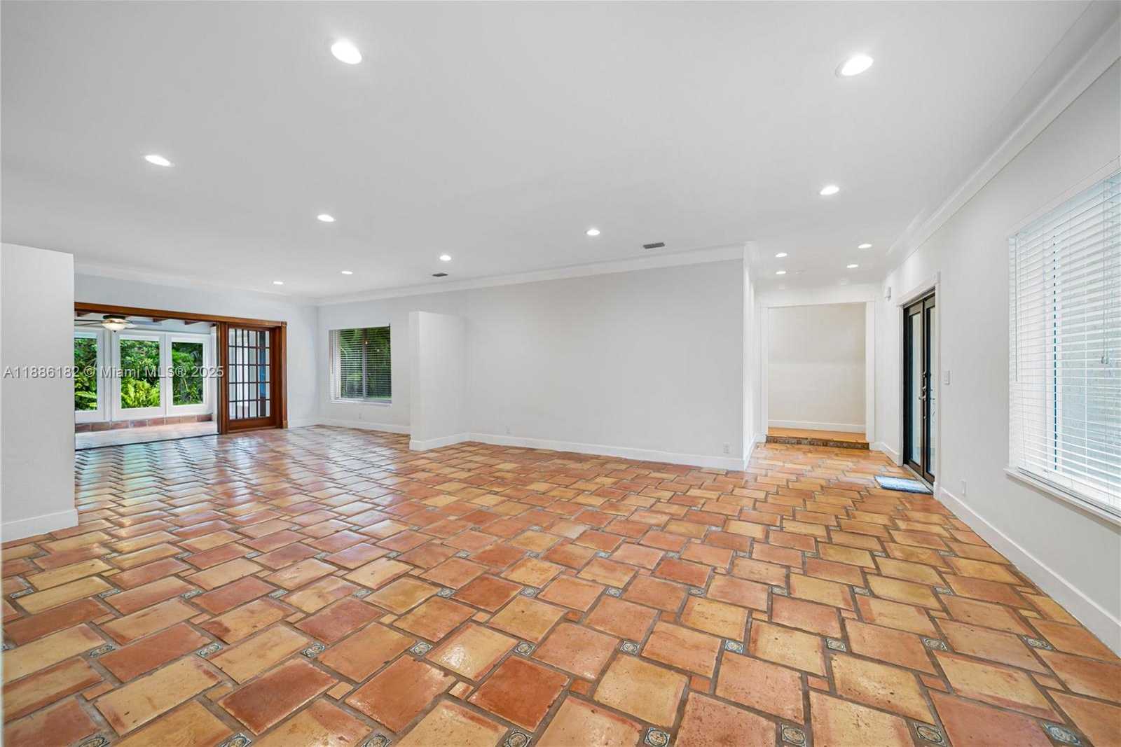 Small Image of 1039 HARDEE RD #1039, Coral Gables Number 5