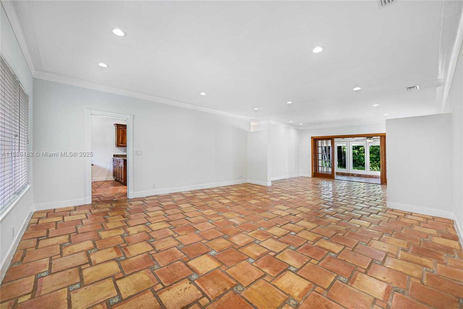 Small Image of 1039 HARDEE RD #1039, Coral Gables Number 7