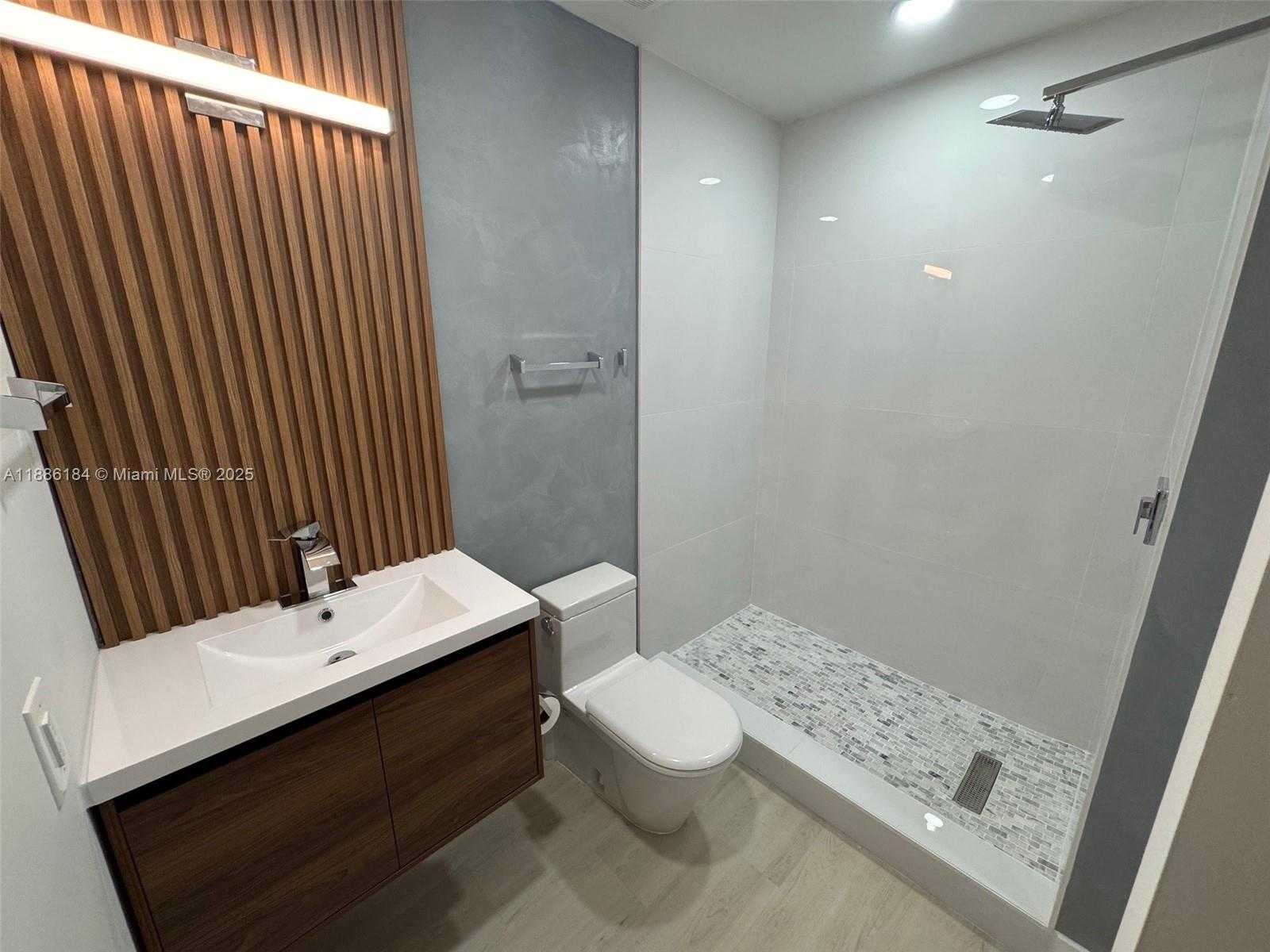 Small Image of 6566 2nd Ct, Hialeah, FL 33012, USA Number 10