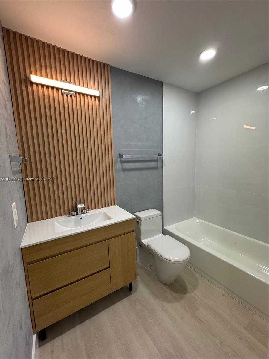 Small Image of 6566 2nd Ct, Hialeah, FL 33012, USA Number 15