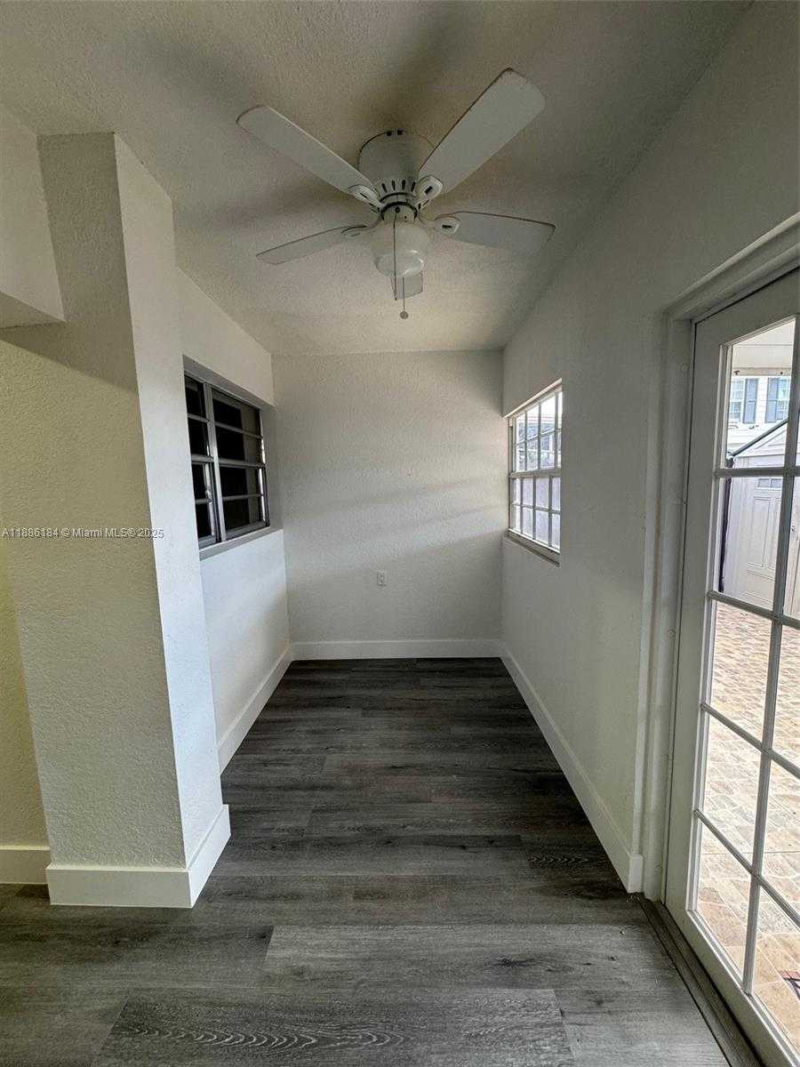 Small Image of 6566 2nd Ct, Hialeah, FL 33012, USA Number 18