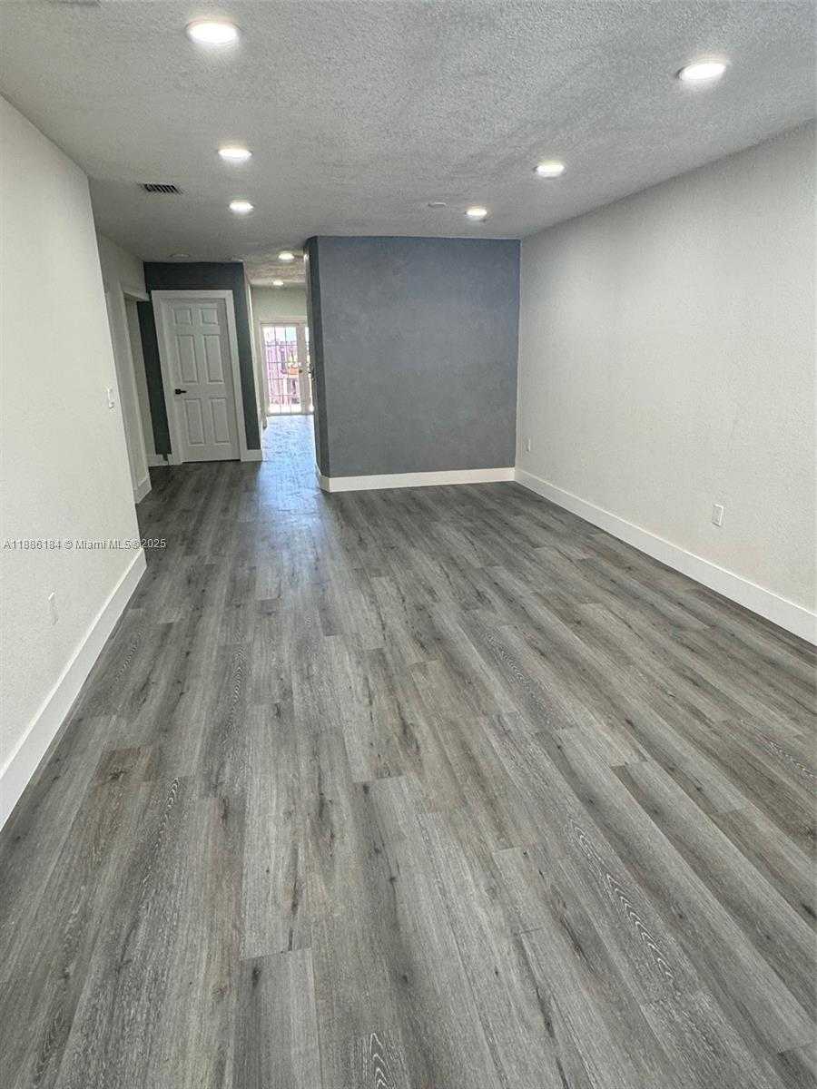 Small Image of 6566 2nd Ct, Hialeah, FL 33012, USA Number 3