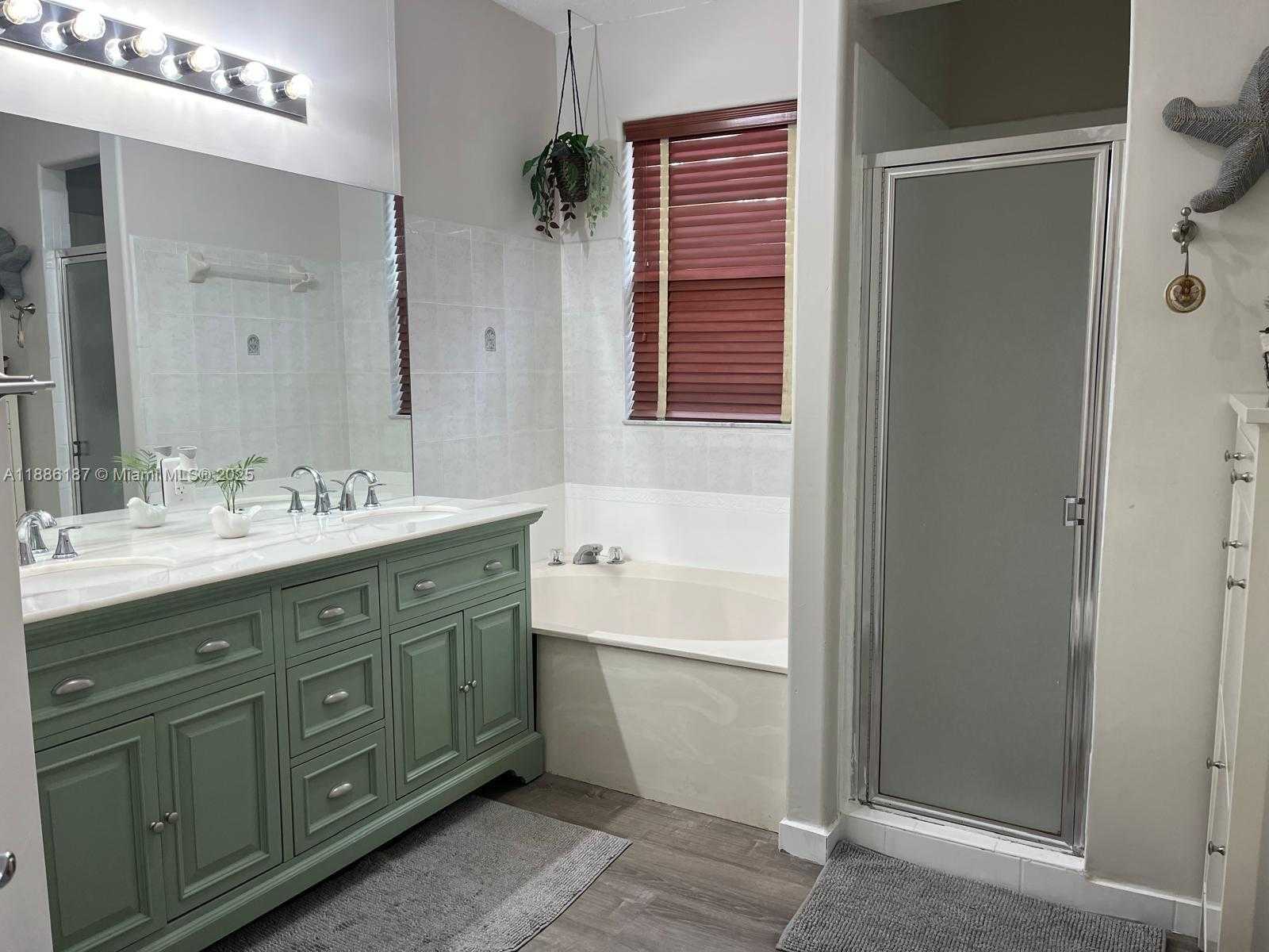Small Image of 10866 NORTH WEST 51ST LN #10866, Doral Number 12