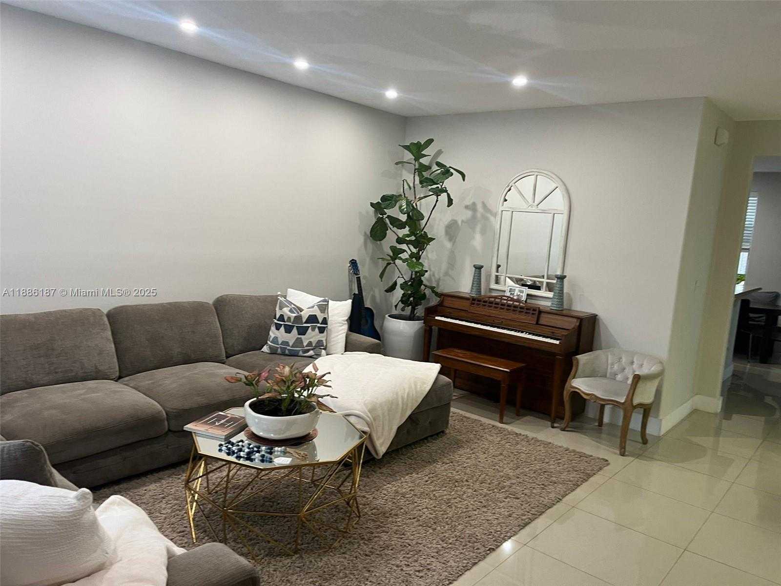 Small Image of 10866 NORTH WEST 51ST LN #10866, Doral Number 2