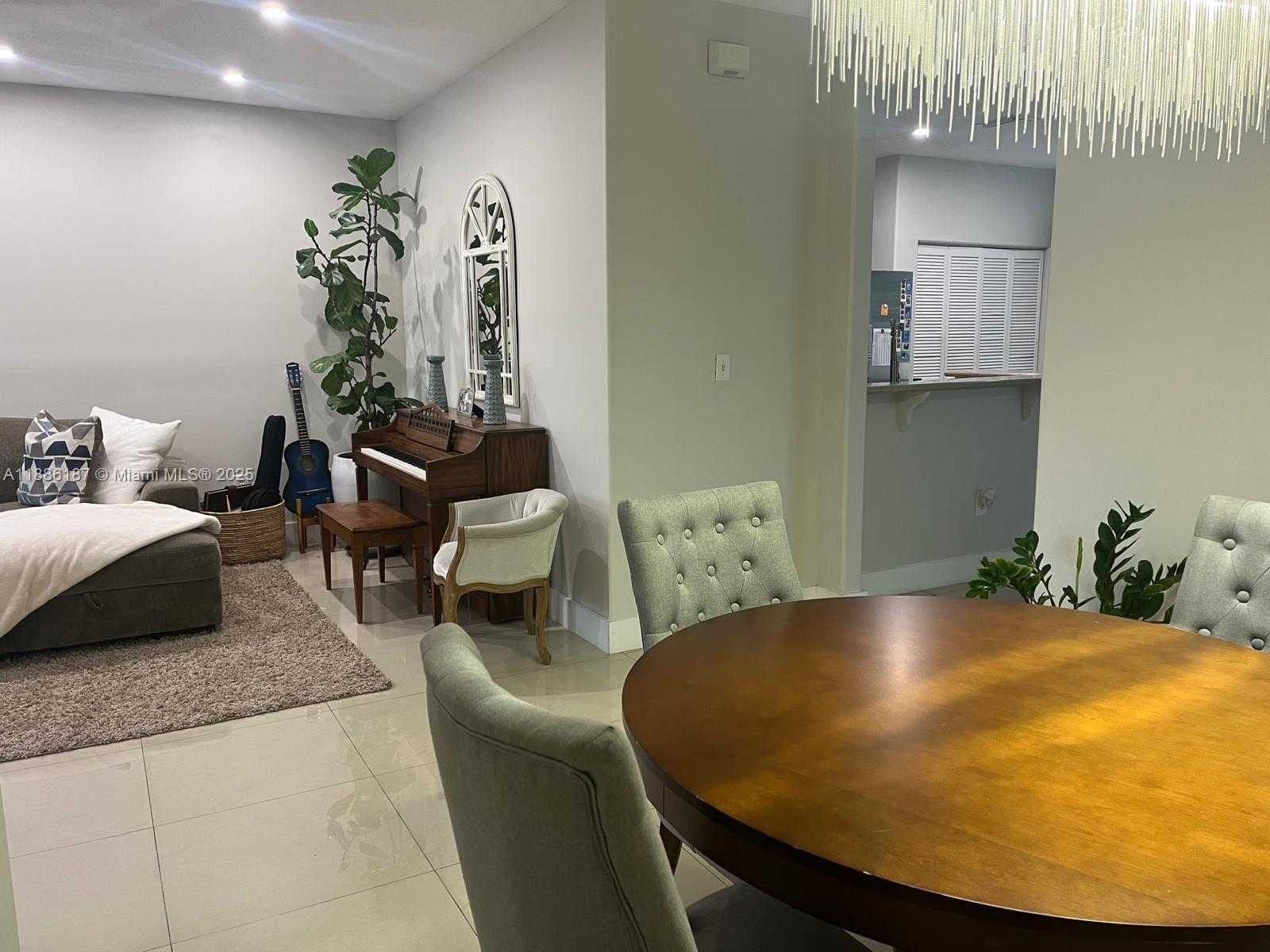 Small Image of 10866 NORTH WEST 51ST LN #10866, Doral Number 4