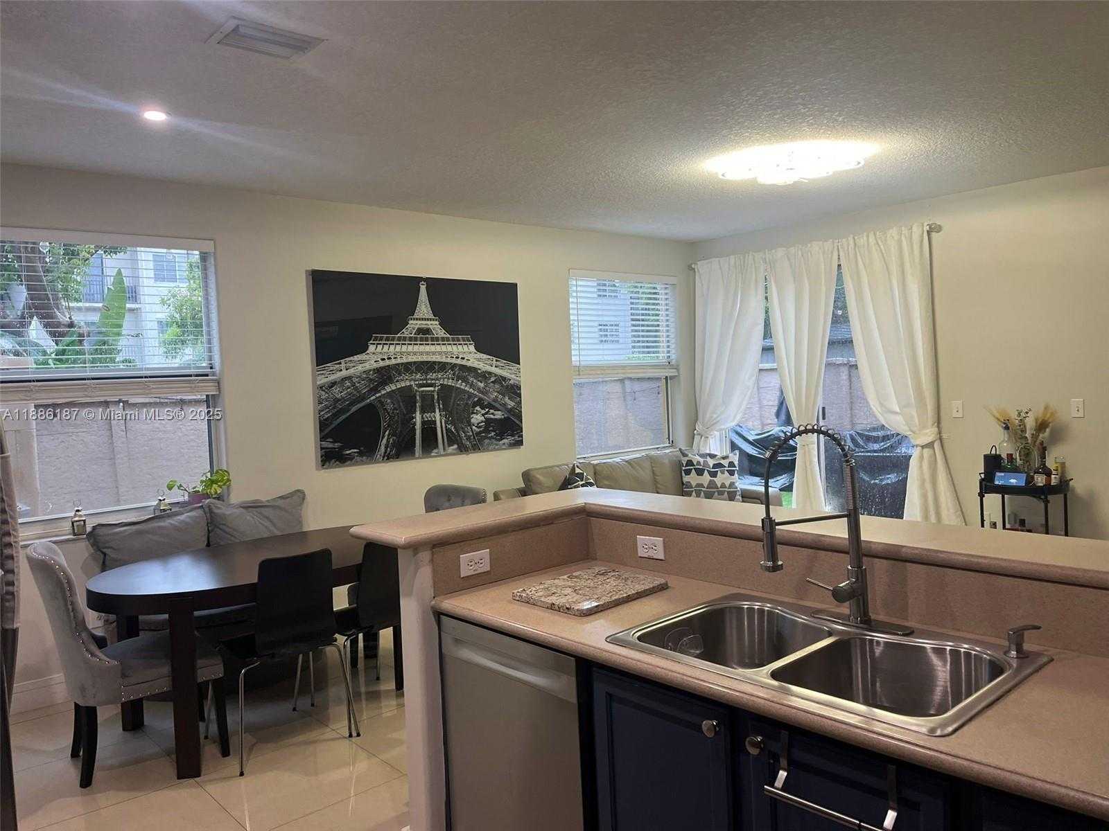 Small Image of 10866 NORTH WEST 51ST LN #10866, Doral Number 5