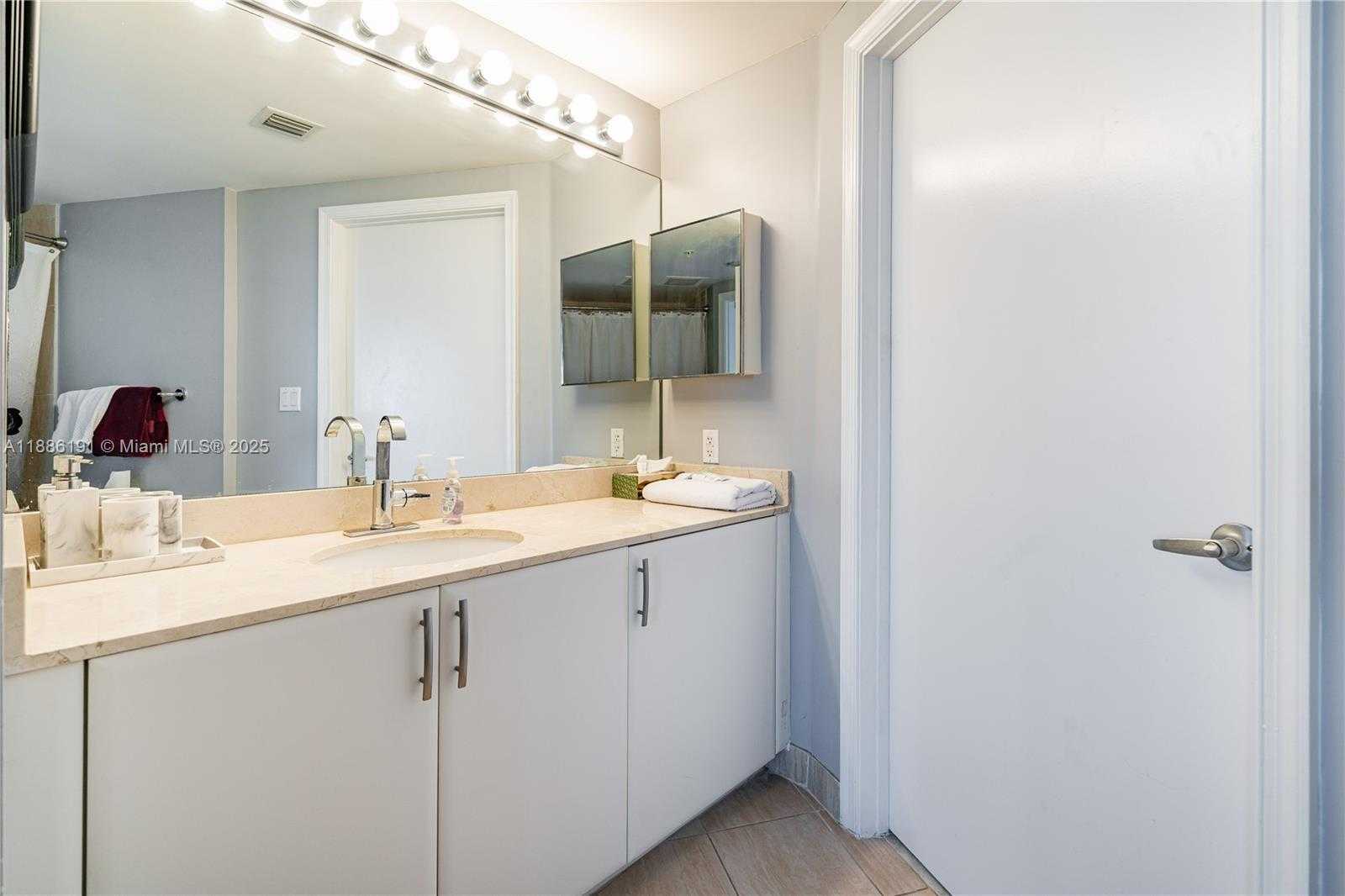Small Image of 1750 NORTH BAYSHORE DR #2301, Miami Number 17