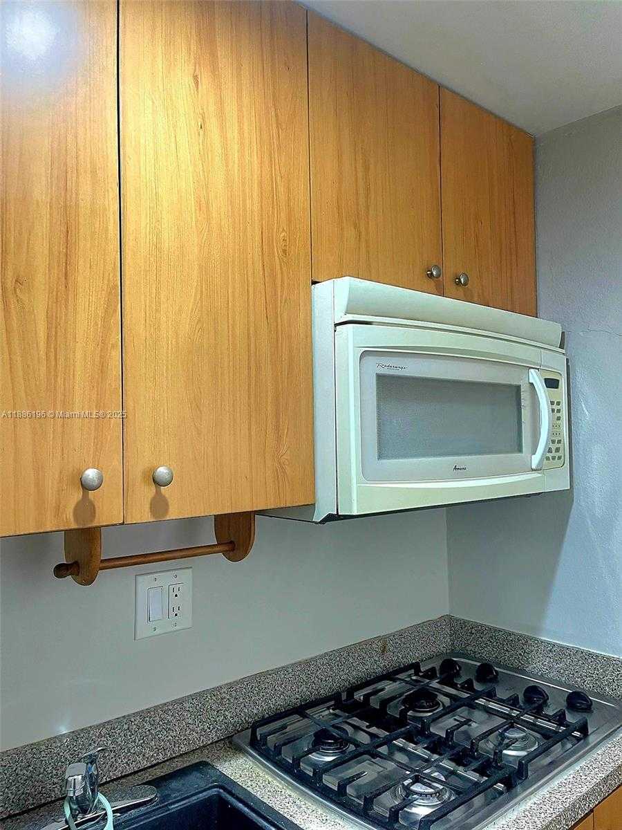 Small Image of 657 82ND ST, Miami Beach Number 12