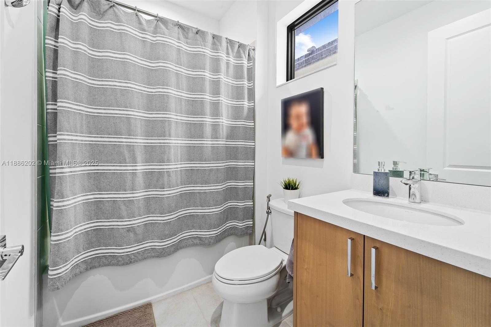 Small Image of 4420 NORTH WEST 81ST AVE, Doral Number 15
