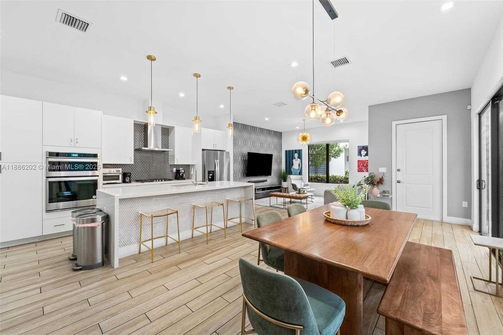 Small Image of 4420 NORTH WEST 81ST AVE, Doral Number 2