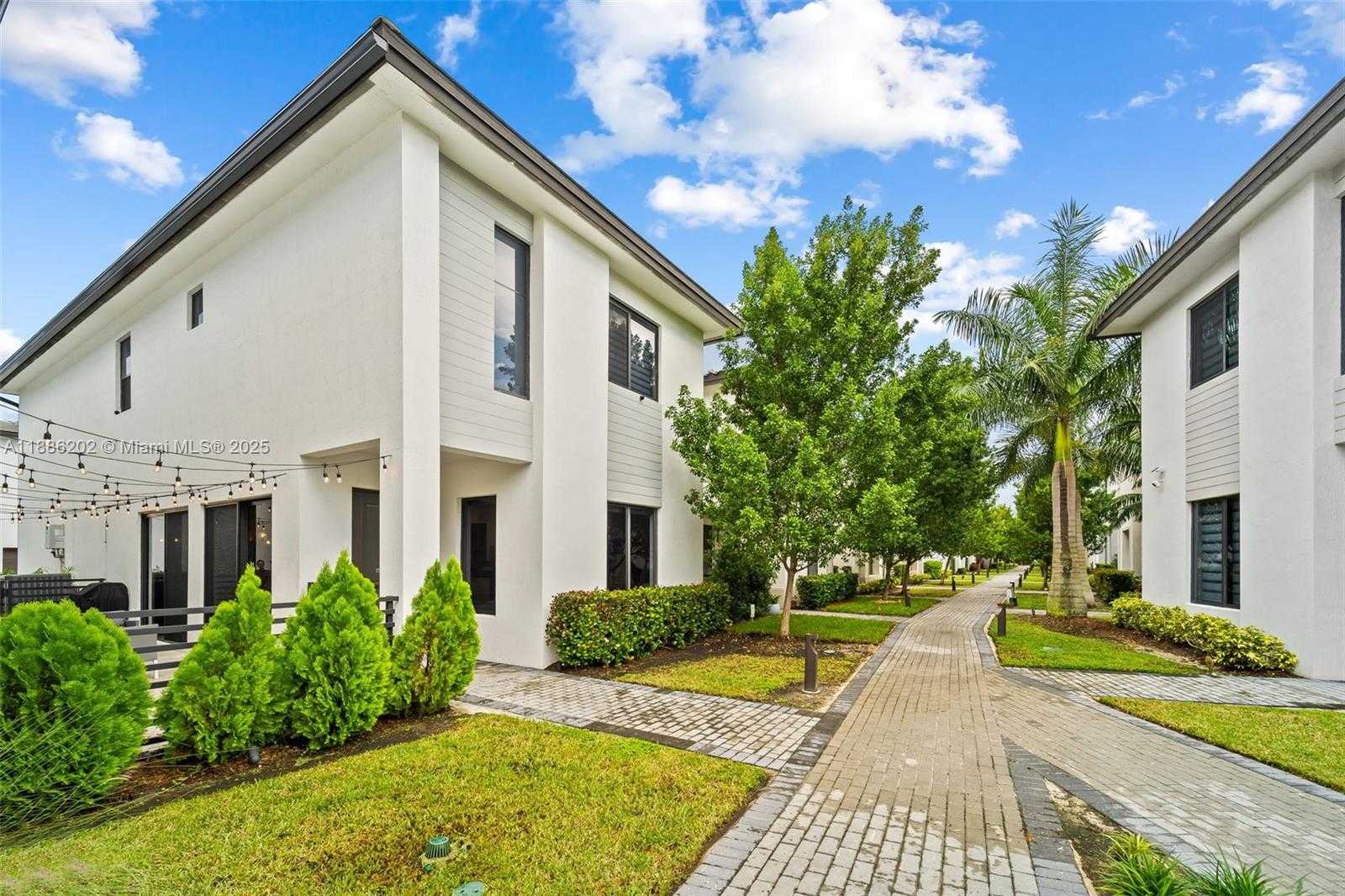 Small Image of 4420 NORTH WEST 81ST AVE, Doral Number 23