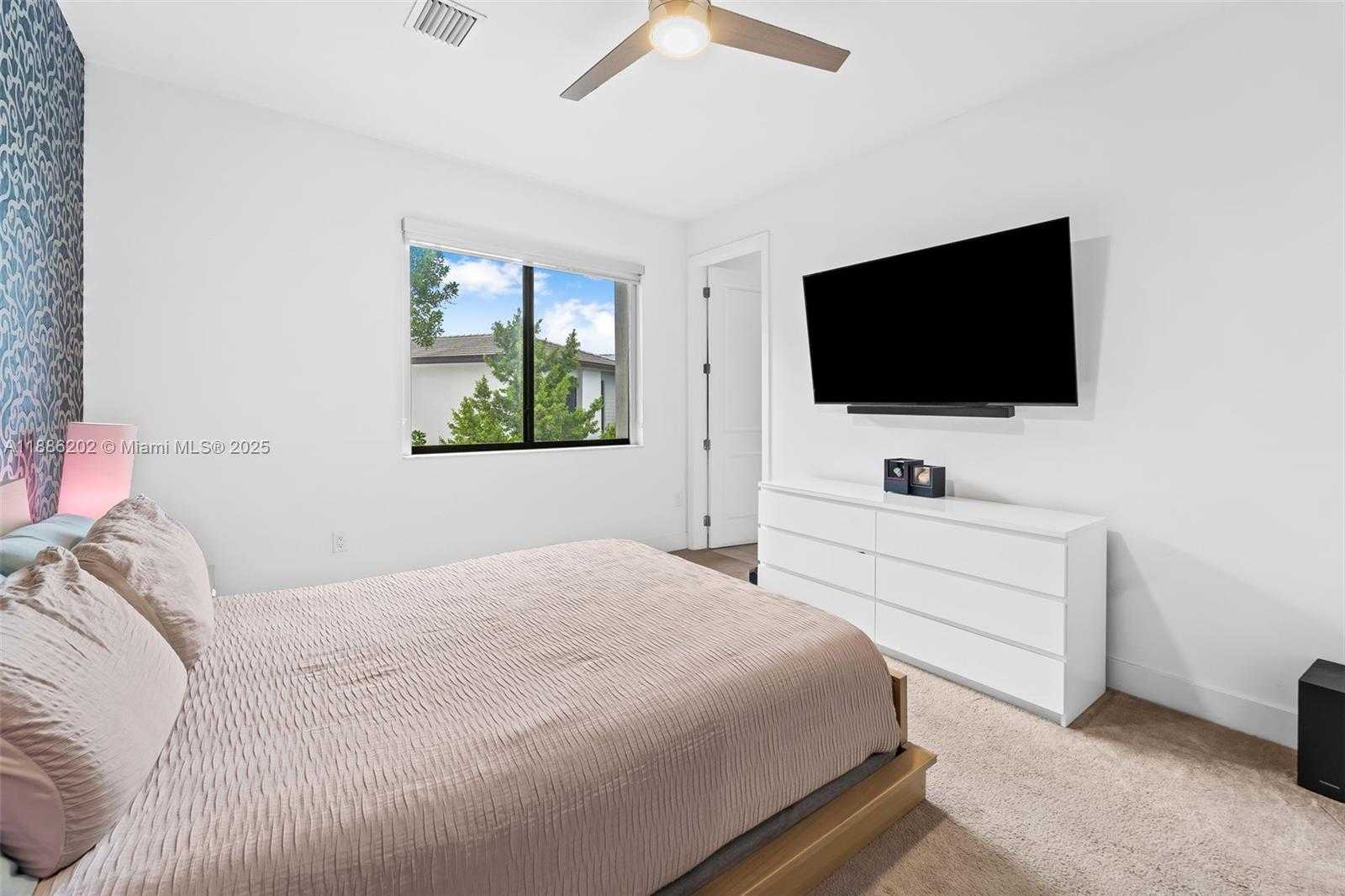 Small Image of 4420 NORTH WEST 81ST AVE, Doral Number 9