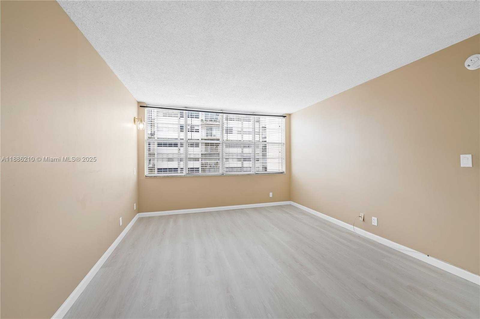 Small Image of 16740 NORTH EAST 9TH AVE #508, North Miami Beach Number 12