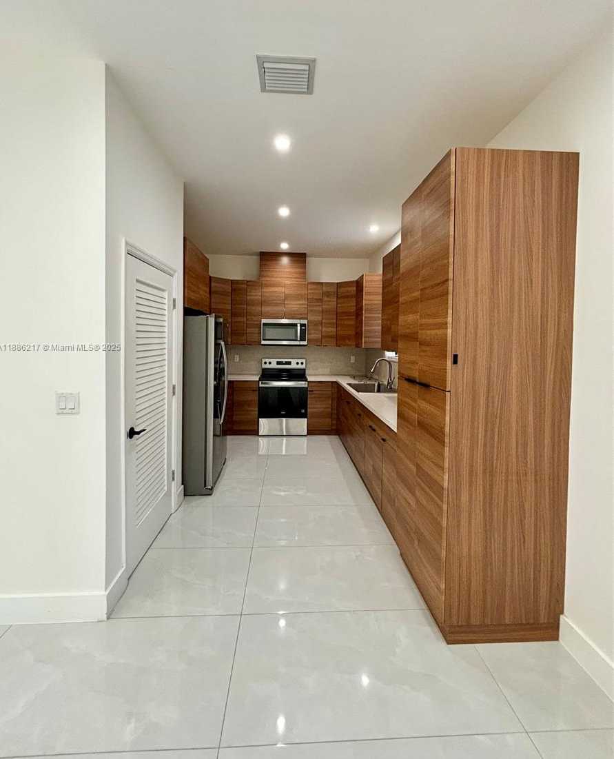 Small Image of 5737 CLEVELAND ST #2, Hollywood Number 1