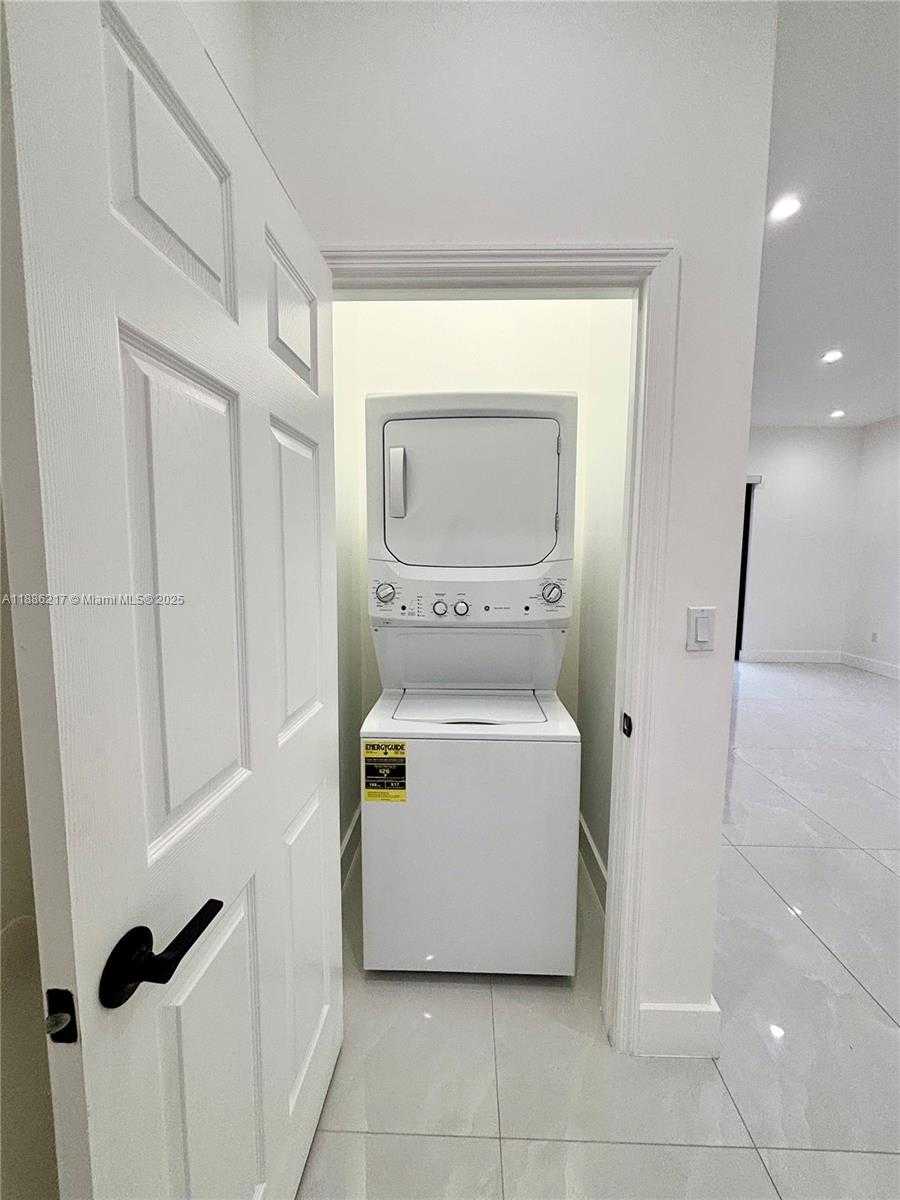 Small Image of 5737 CLEVELAND ST #2, Hollywood Number 10