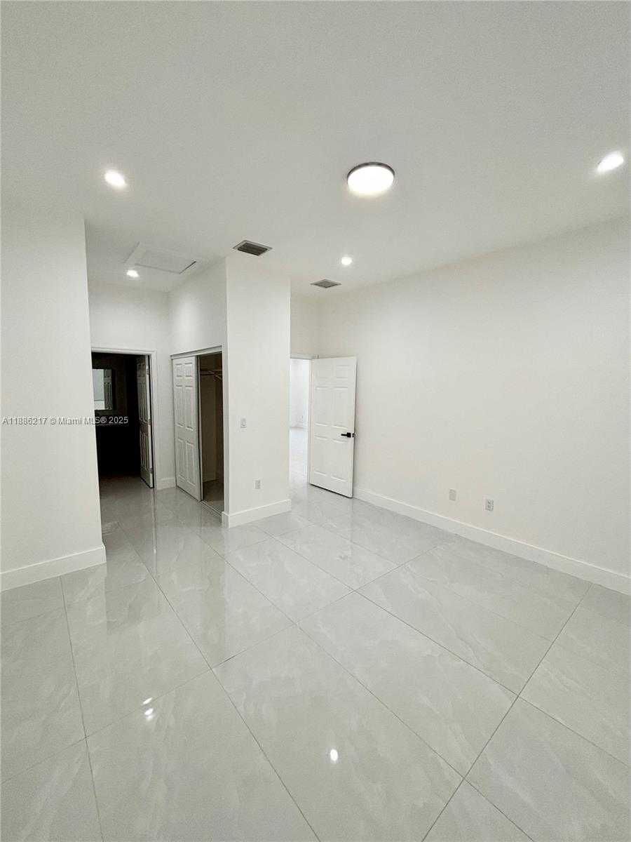 Small Image of 5737 CLEVELAND ST #2, Hollywood Number 11