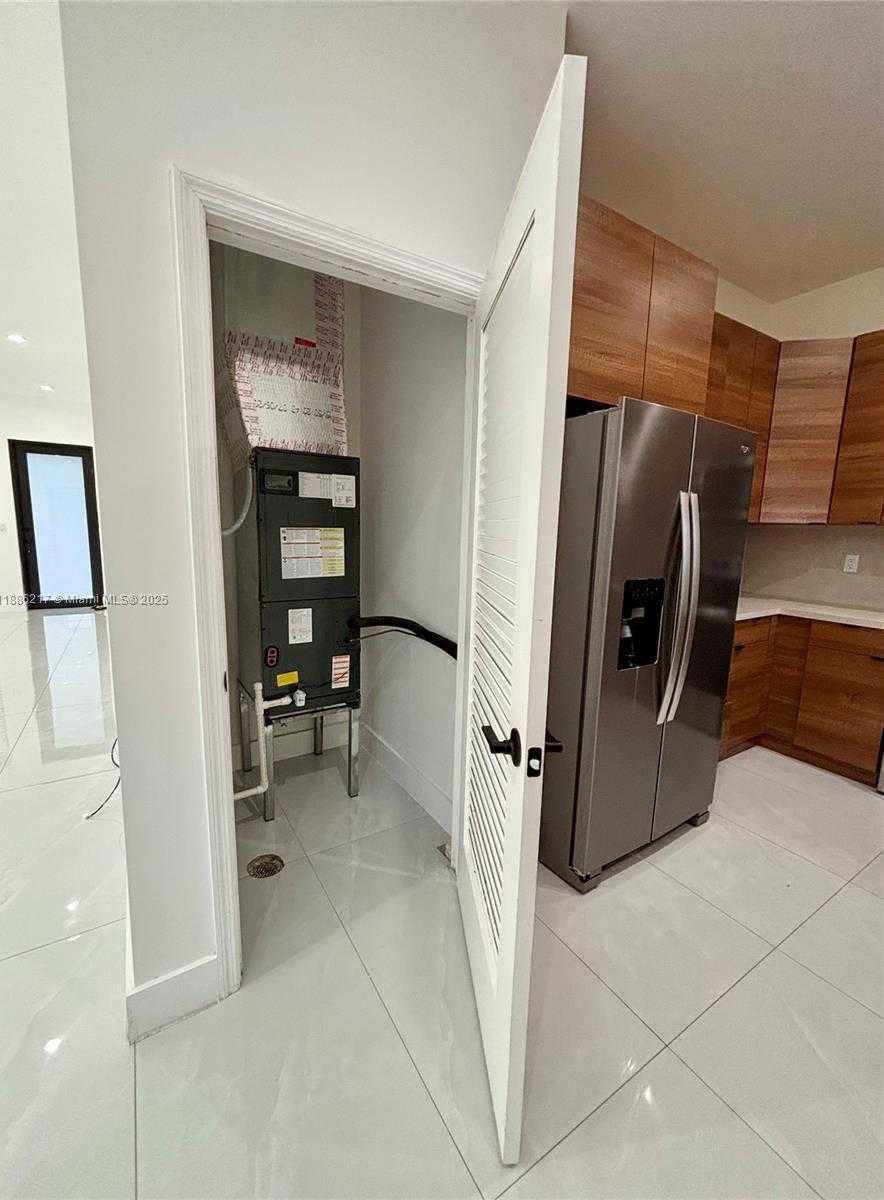 Small Image of 5737 CLEVELAND ST #2, Hollywood Number 2