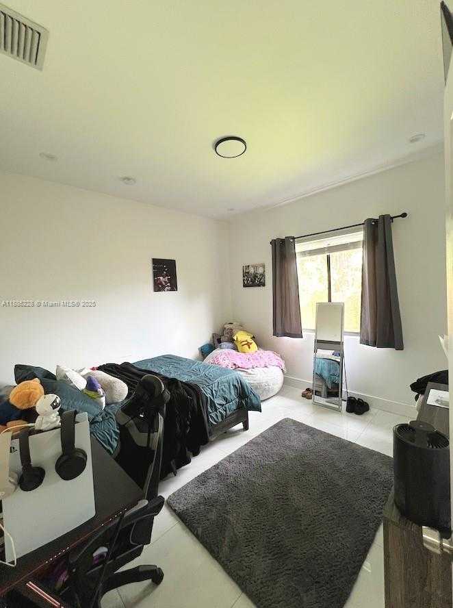 Small Image of 5737 Cleveland St, Hollywood, FL 33021, USA Number 10