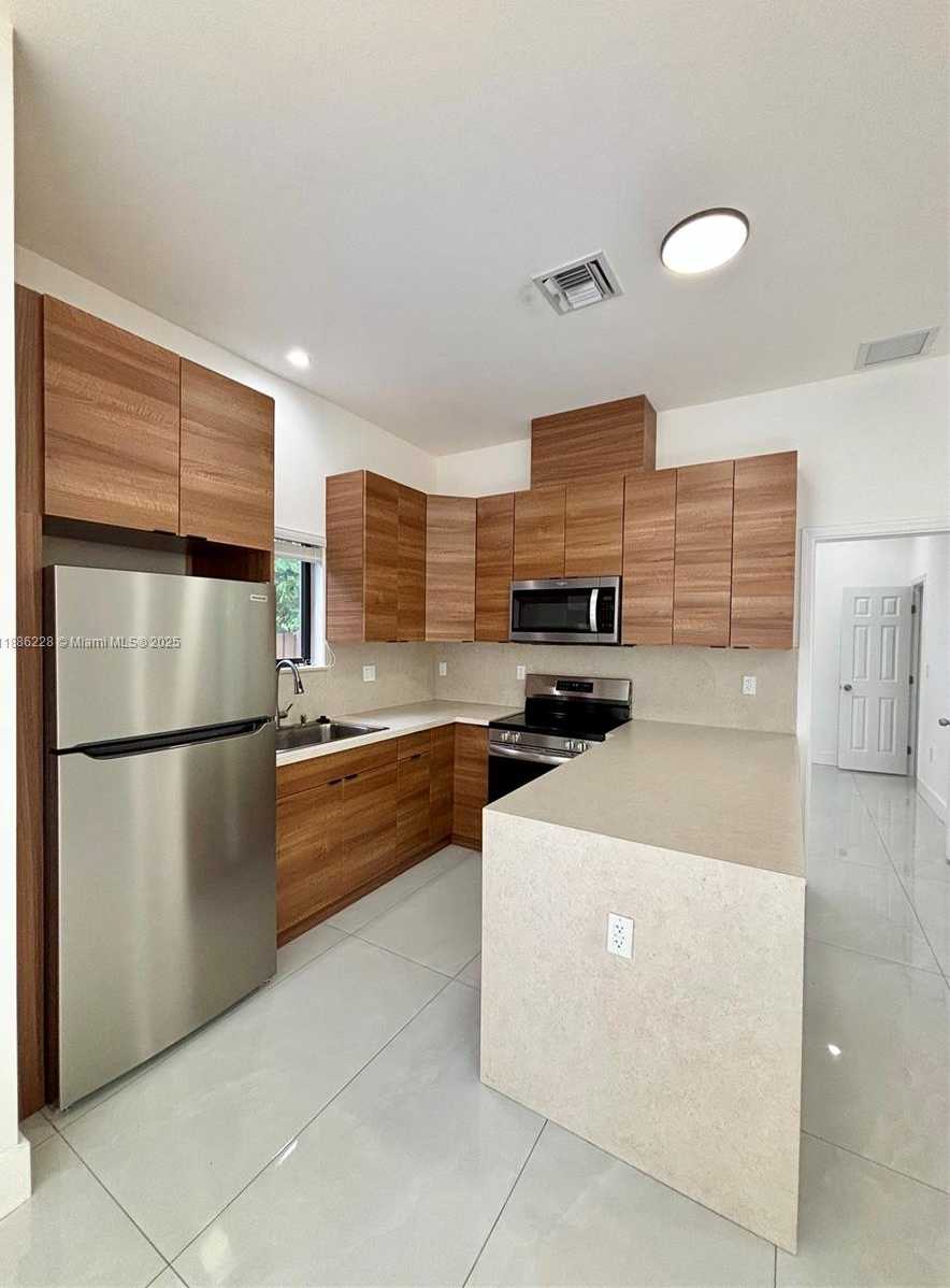 Small Image of 5737 Cleveland St, Hollywood, FL 33021, USA Number 2