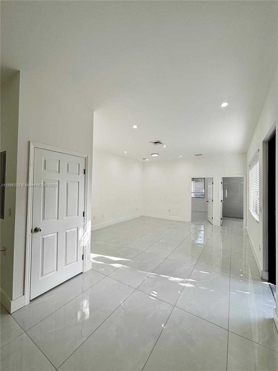 Small Image of 5737 Cleveland St, Hollywood, FL 33021, USA Number 6