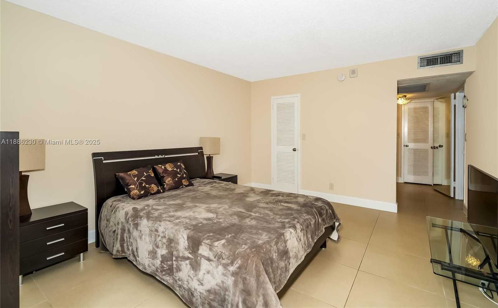 Small Image of 2030 SOUTH OCEAN DR #1118, Hallandale Beach Number 21