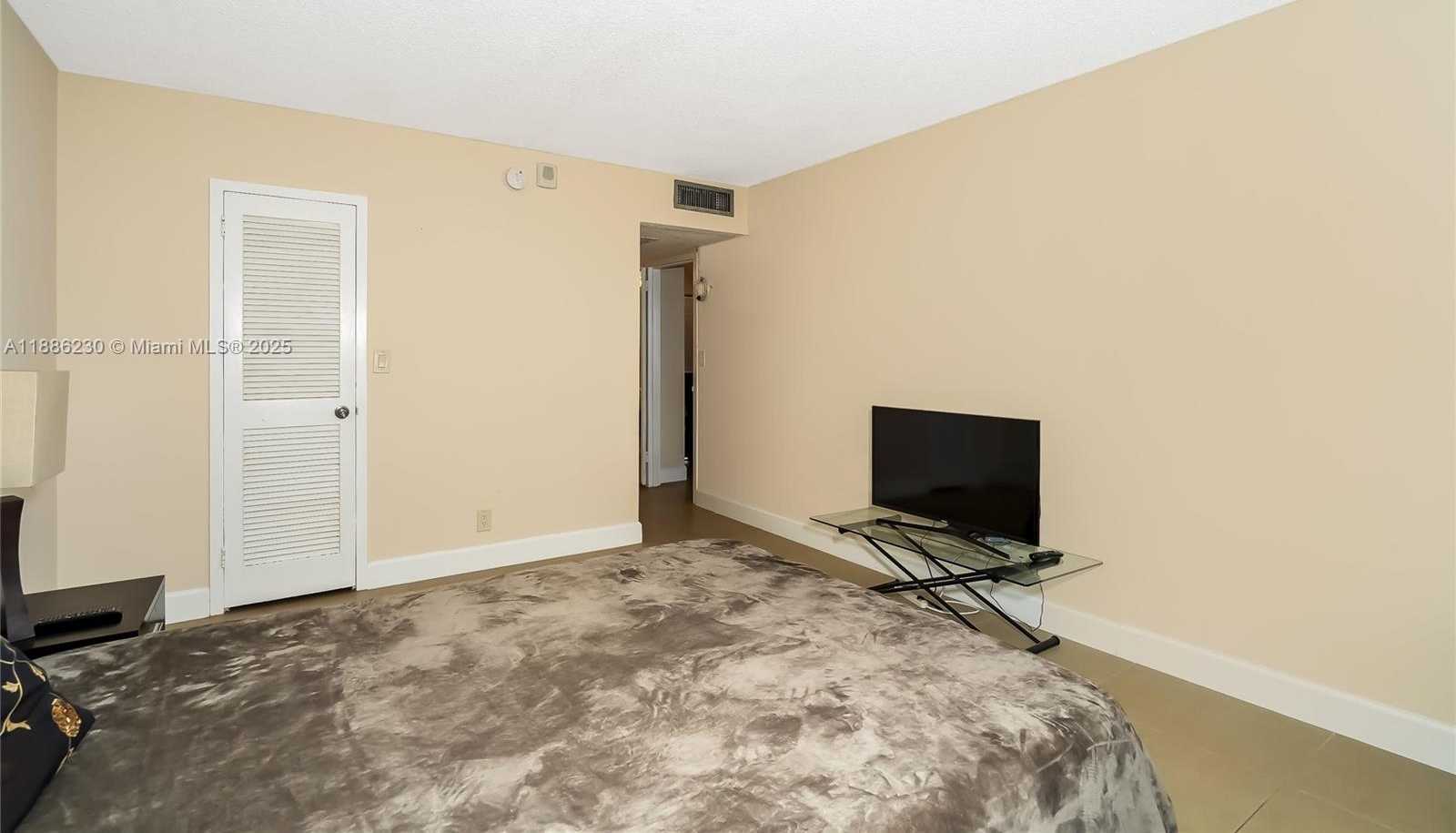 Small Image of 2030 SOUTH OCEAN DR #1118, Hallandale Beach Number 22