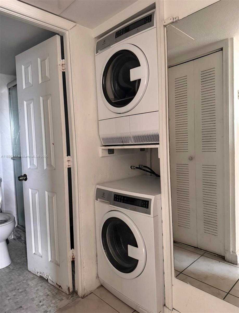 Small Image of 606 WEST 81ST ST #303, Hialeah Number 2