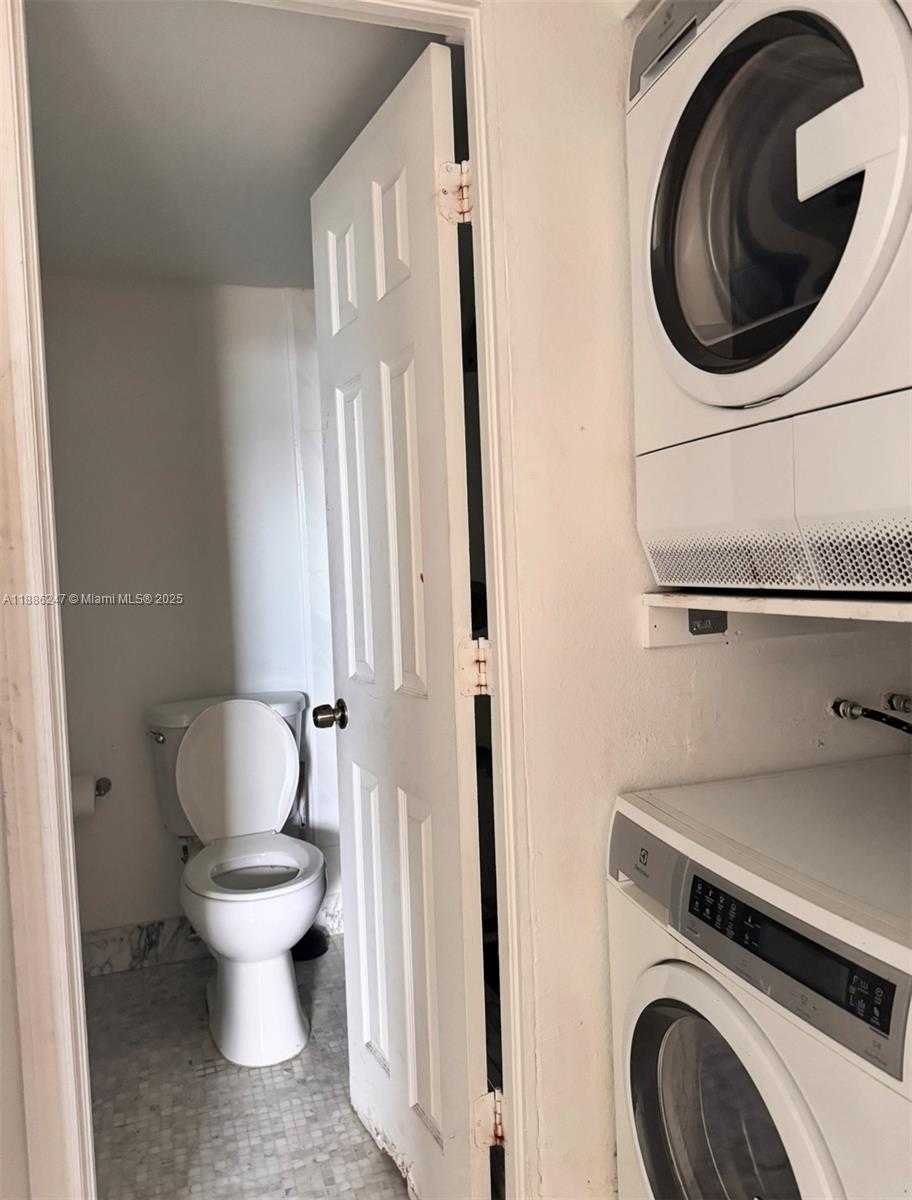 Small Image of 606 WEST 81ST ST #303, Hialeah Number 4