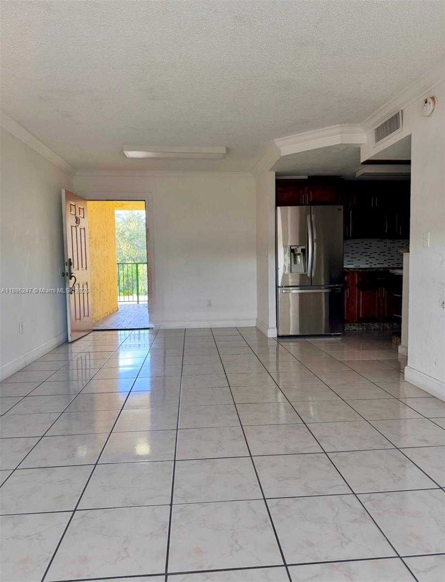 Small Image of 606 WEST 81ST ST #303, Hialeah Number 5