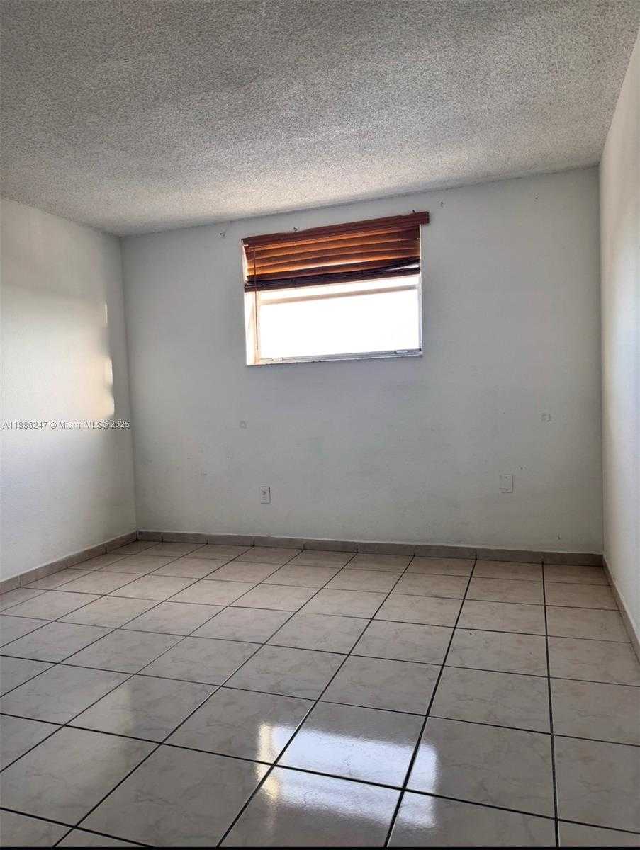 Small Image of 606 WEST 81ST ST #303, Hialeah Number 6