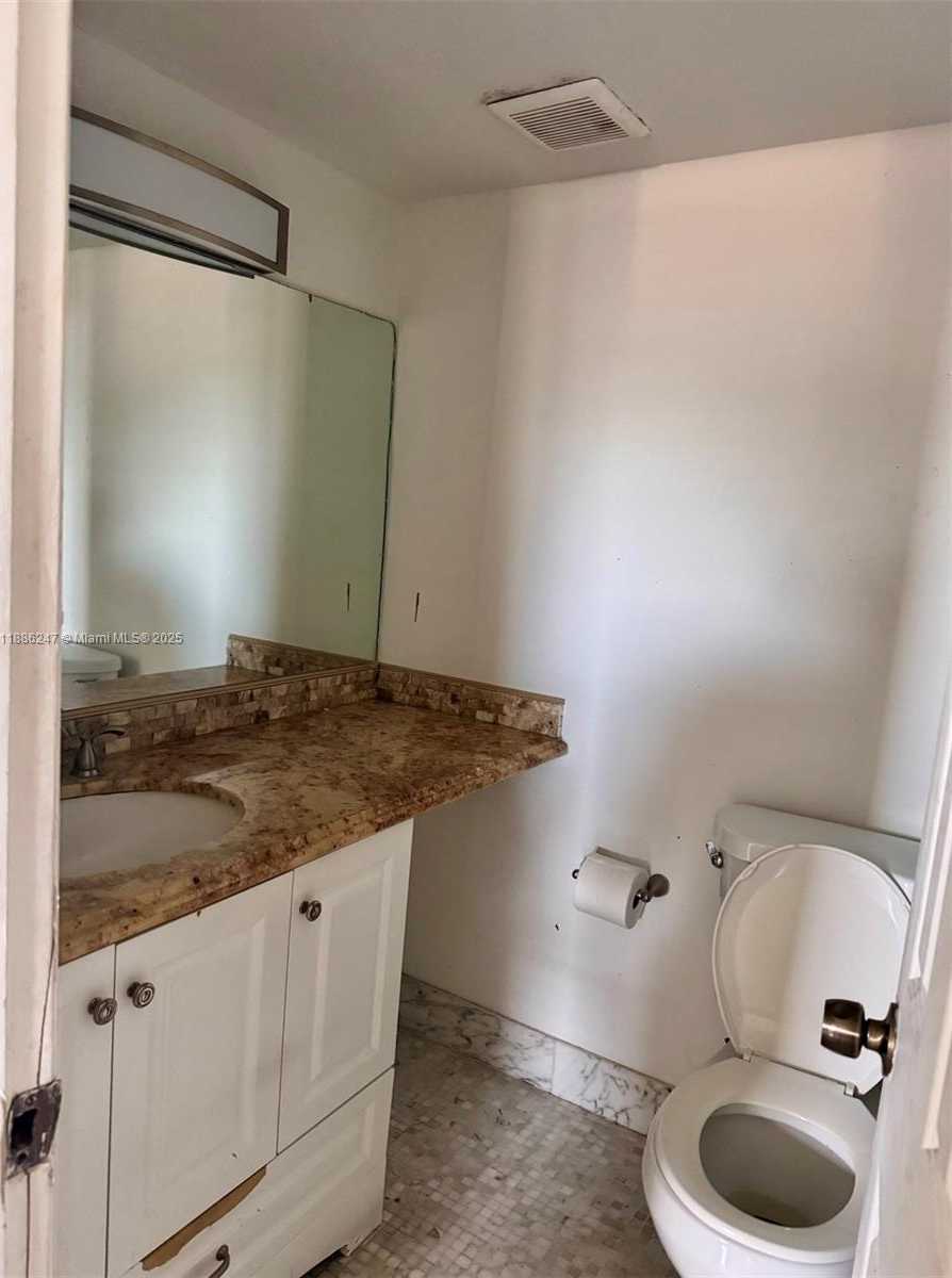 Small Image of 606 WEST 81ST ST #303, Hialeah Number 9