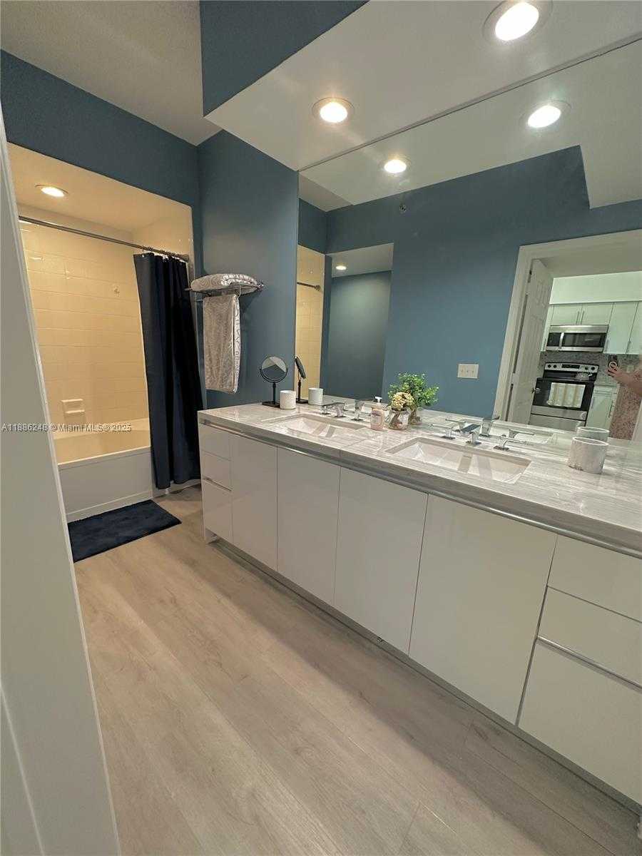 Small Image of 3155 NORTH EAST 184TH ST #8201, Aventura Number 6