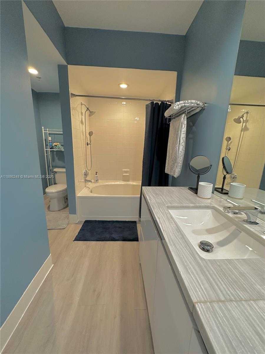 Small Image of 3155 NORTH EAST 184TH ST #8201, Aventura Number 7