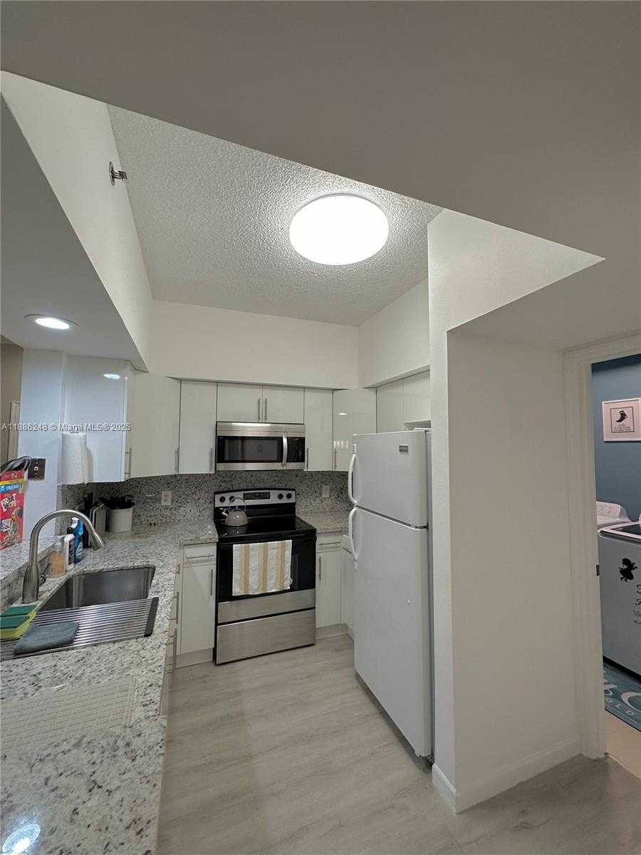 Small Image of 3155 NORTH EAST 184TH ST #8201, Aventura Number 8
