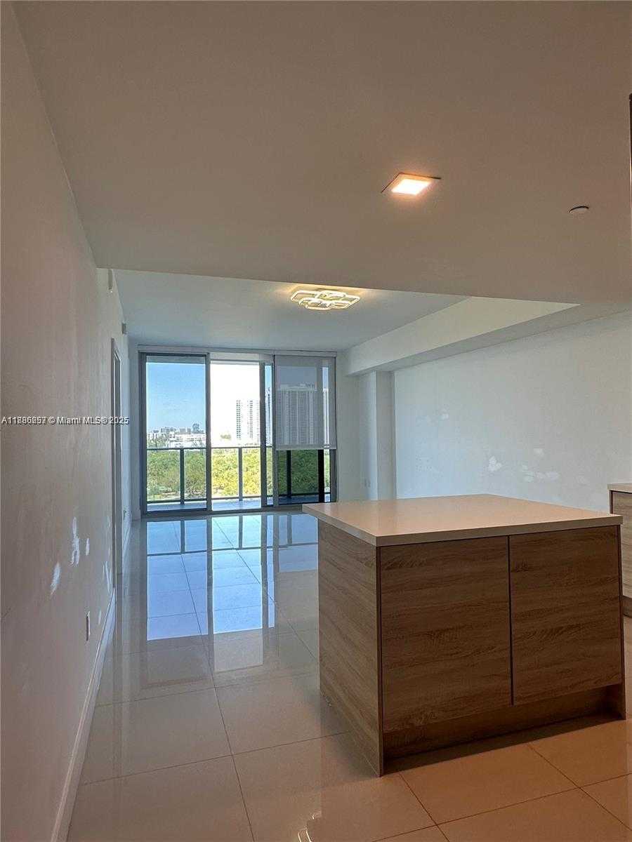 Small Image of 16385 BISCAYNE BLVD #904, North Miami Beach Number 13