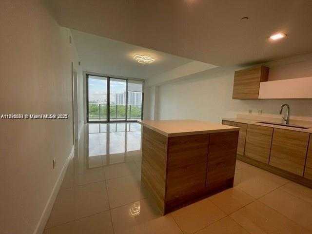 Small Image of 16385 BISCAYNE BLVD #904, North Miami Beach Number 14