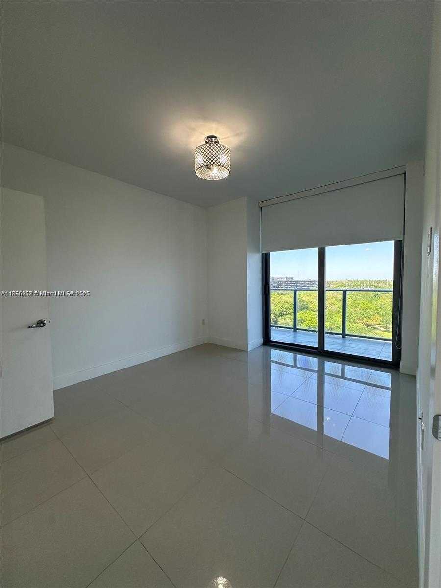 Small Image of 16385 BISCAYNE BLVD #904, North Miami Beach Number 15