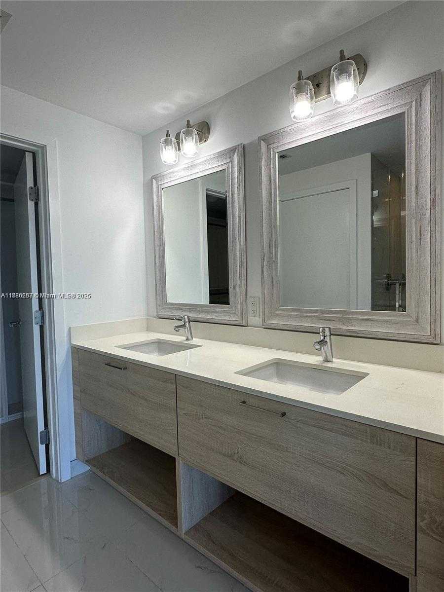 Small Image of 16385 BISCAYNE BLVD #904, North Miami Beach Number 17