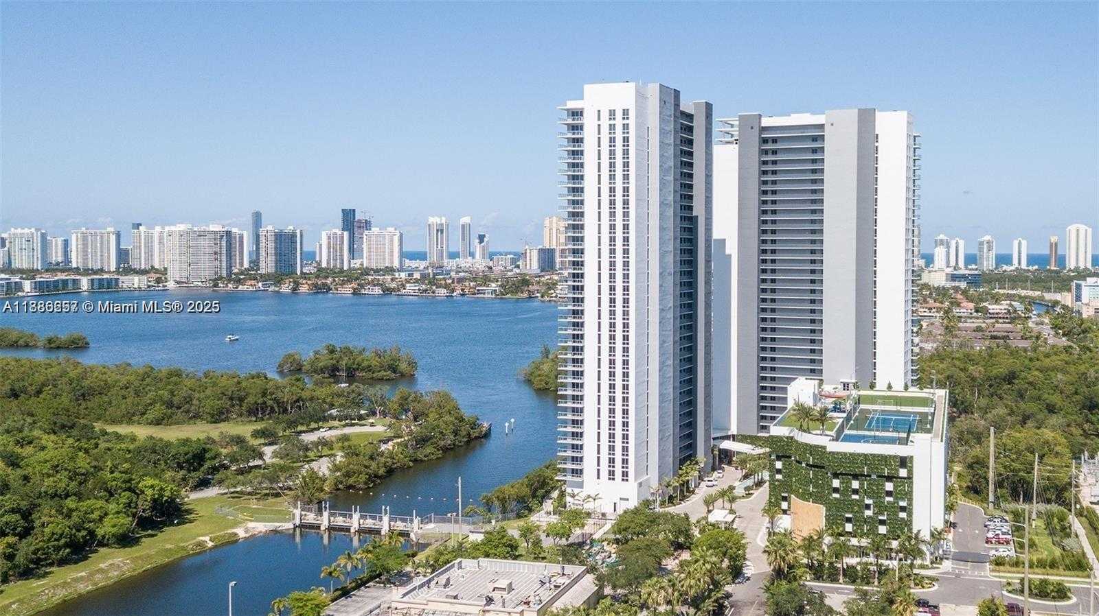 Small Image of 16385 BISCAYNE BLVD #904, North Miami Beach Number 2