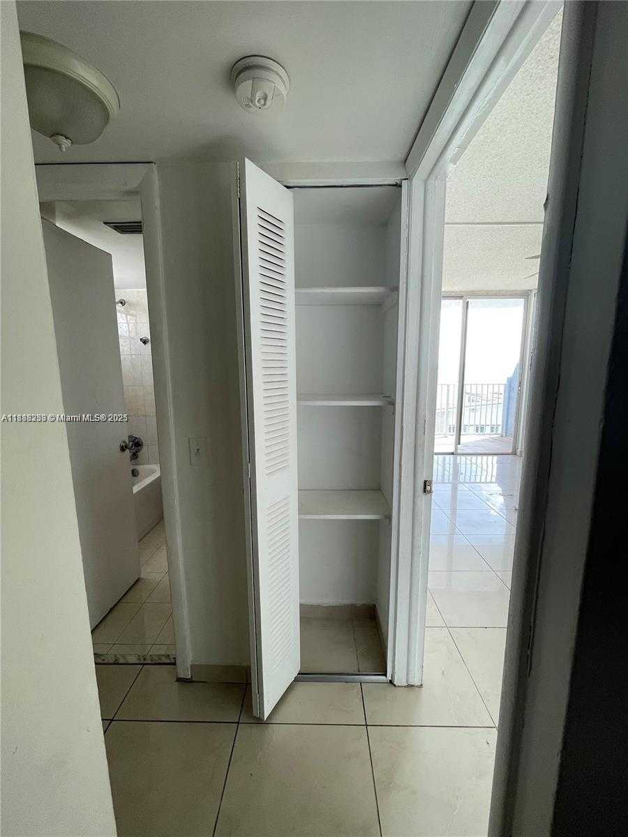 Small Image of 1801 SOUTH TREASURE DR #525, North Bay Village Number 10