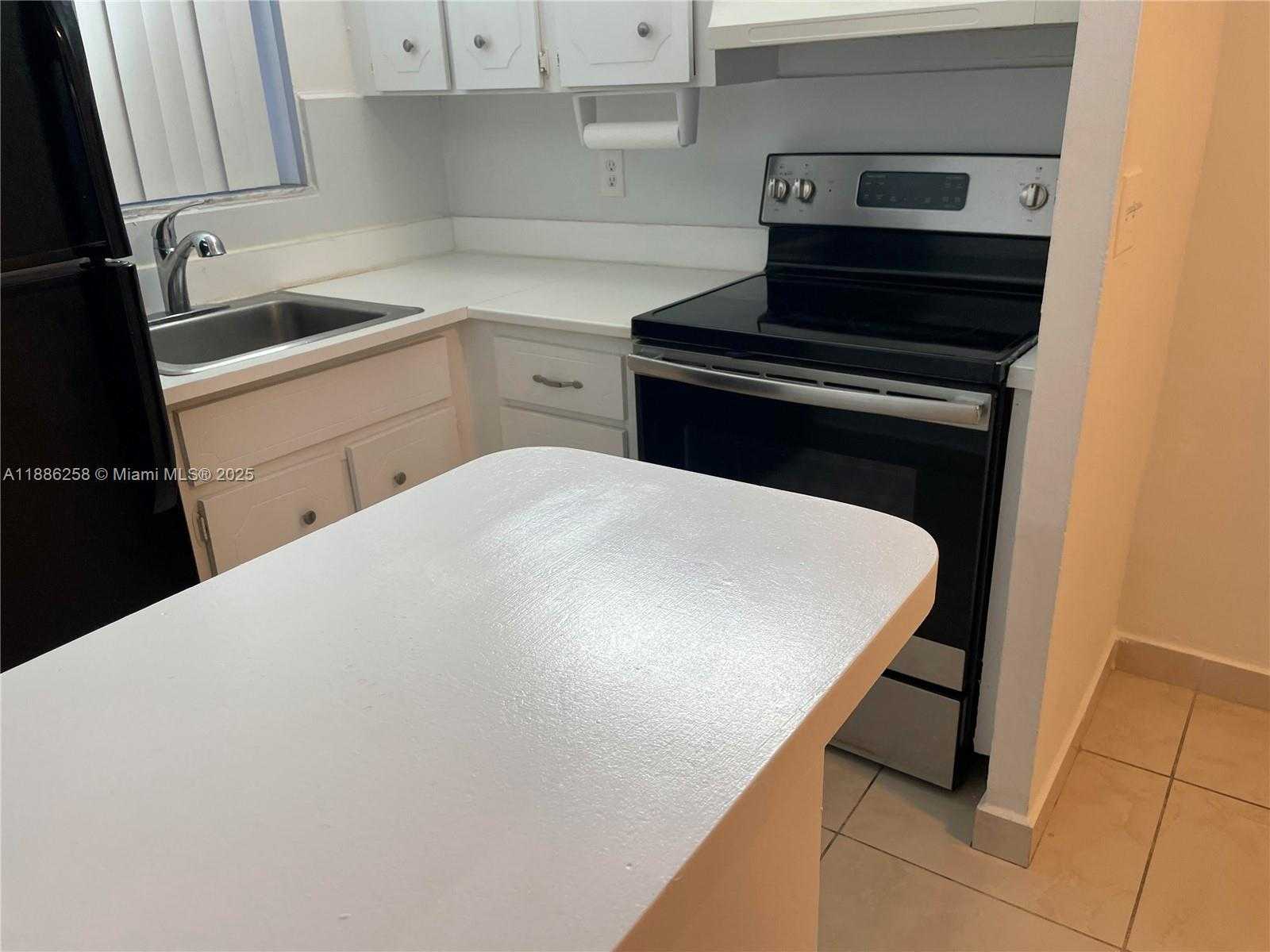 Small Image of 1801 SOUTH TREASURE DR #525, North Bay Village Number 13