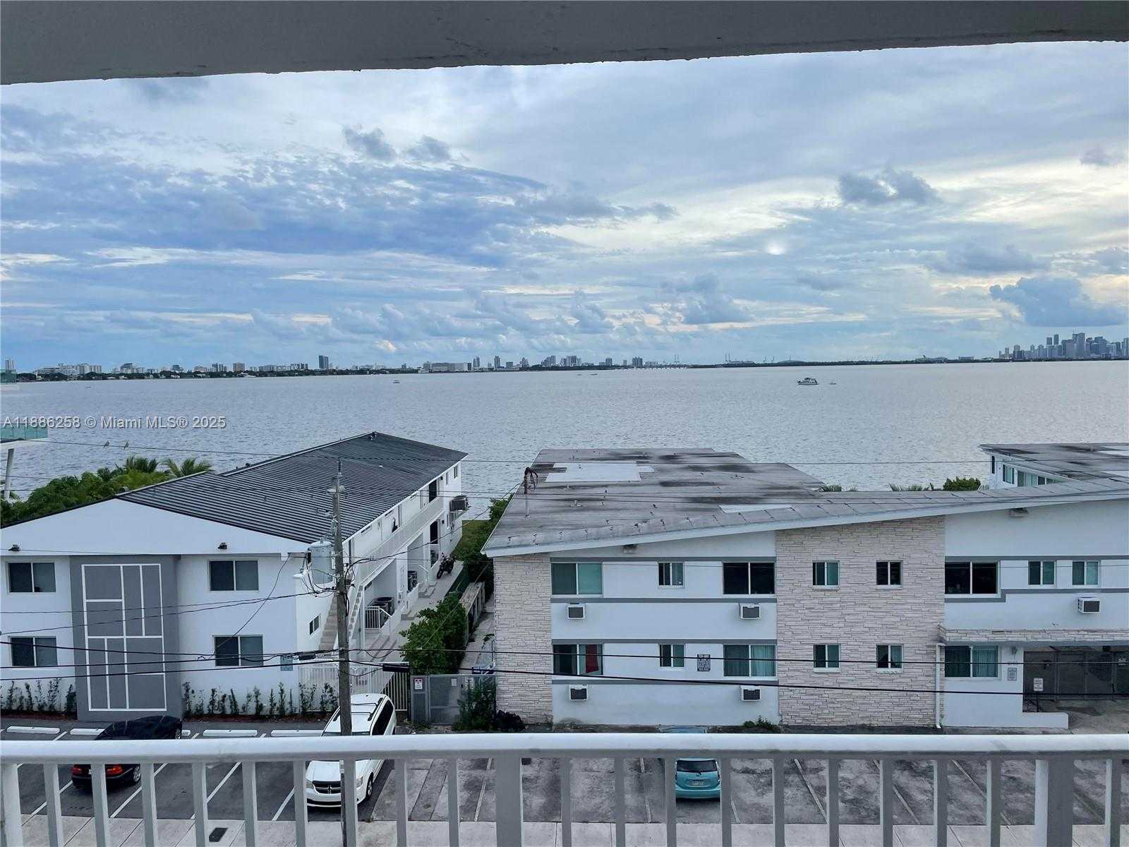 Small Image of 1801 SOUTH TREASURE DR #525, North Bay Village Number 3