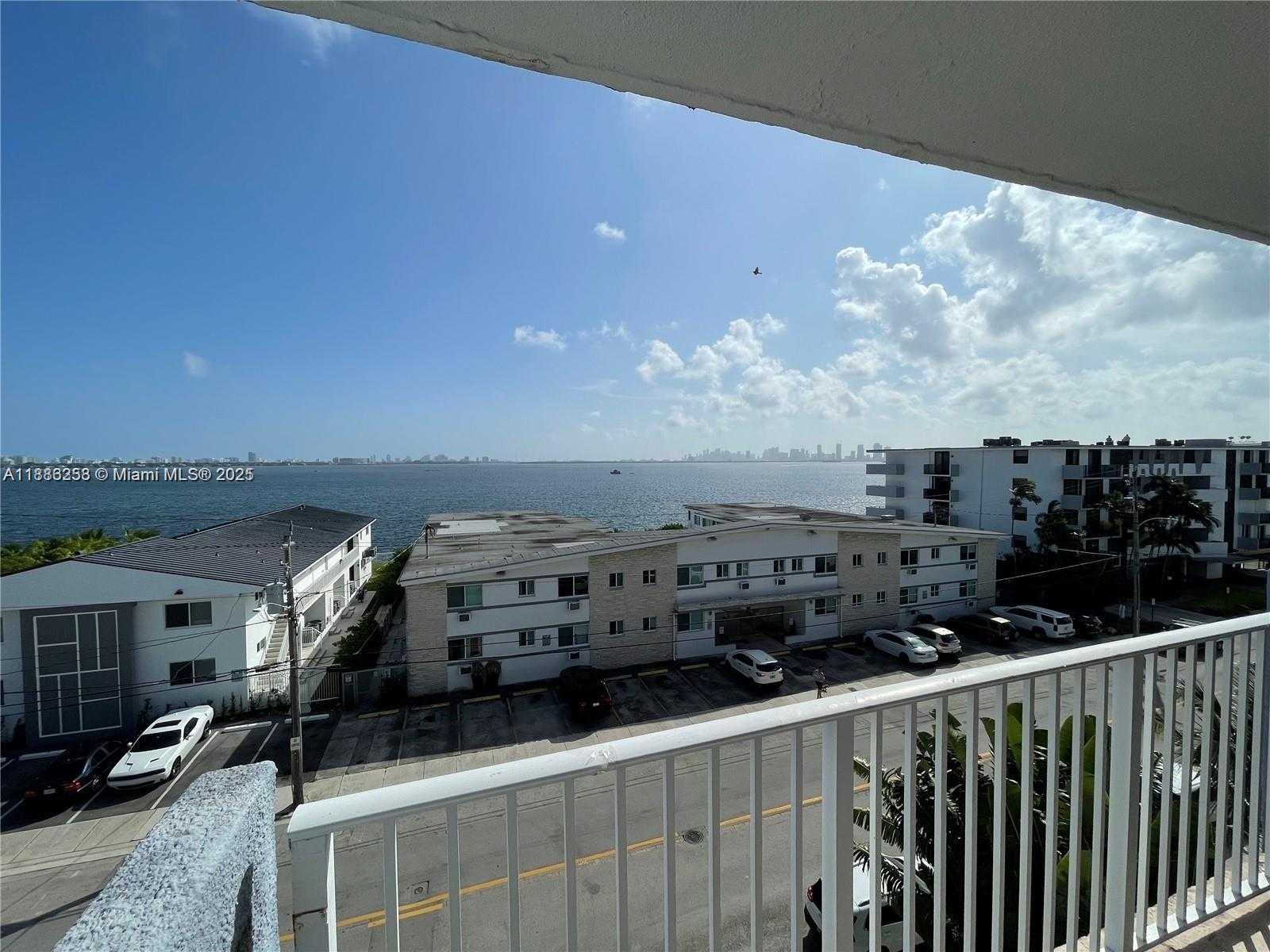 Small Image of 1801 SOUTH TREASURE DR #525, North Bay Village Number 31