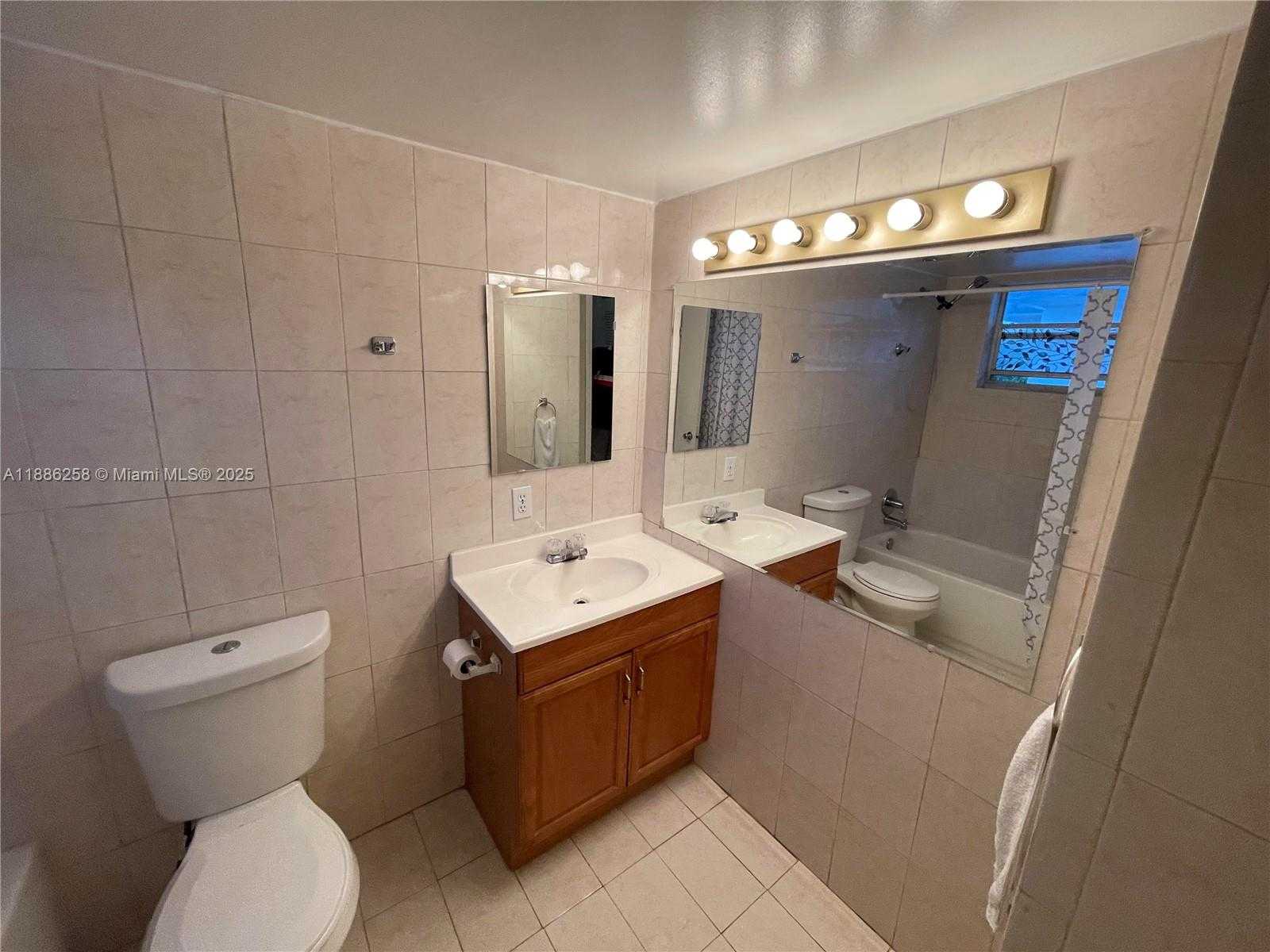 Small Image of 1801 SOUTH TREASURE DR #525, North Bay Village Number 4