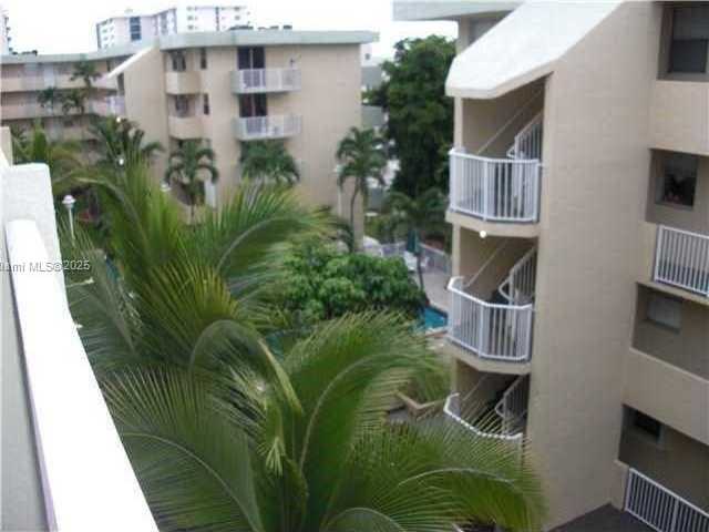 Small Image of 1801 SOUTH TREASURE DR #525, North Bay Village Number 47